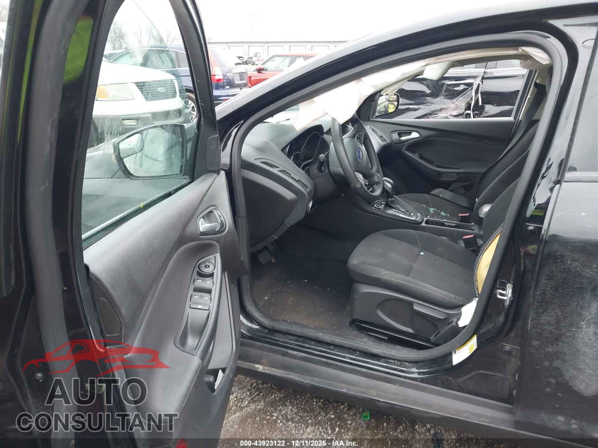 FORD FOCUS 2017 - 1FADP3F20HL205258