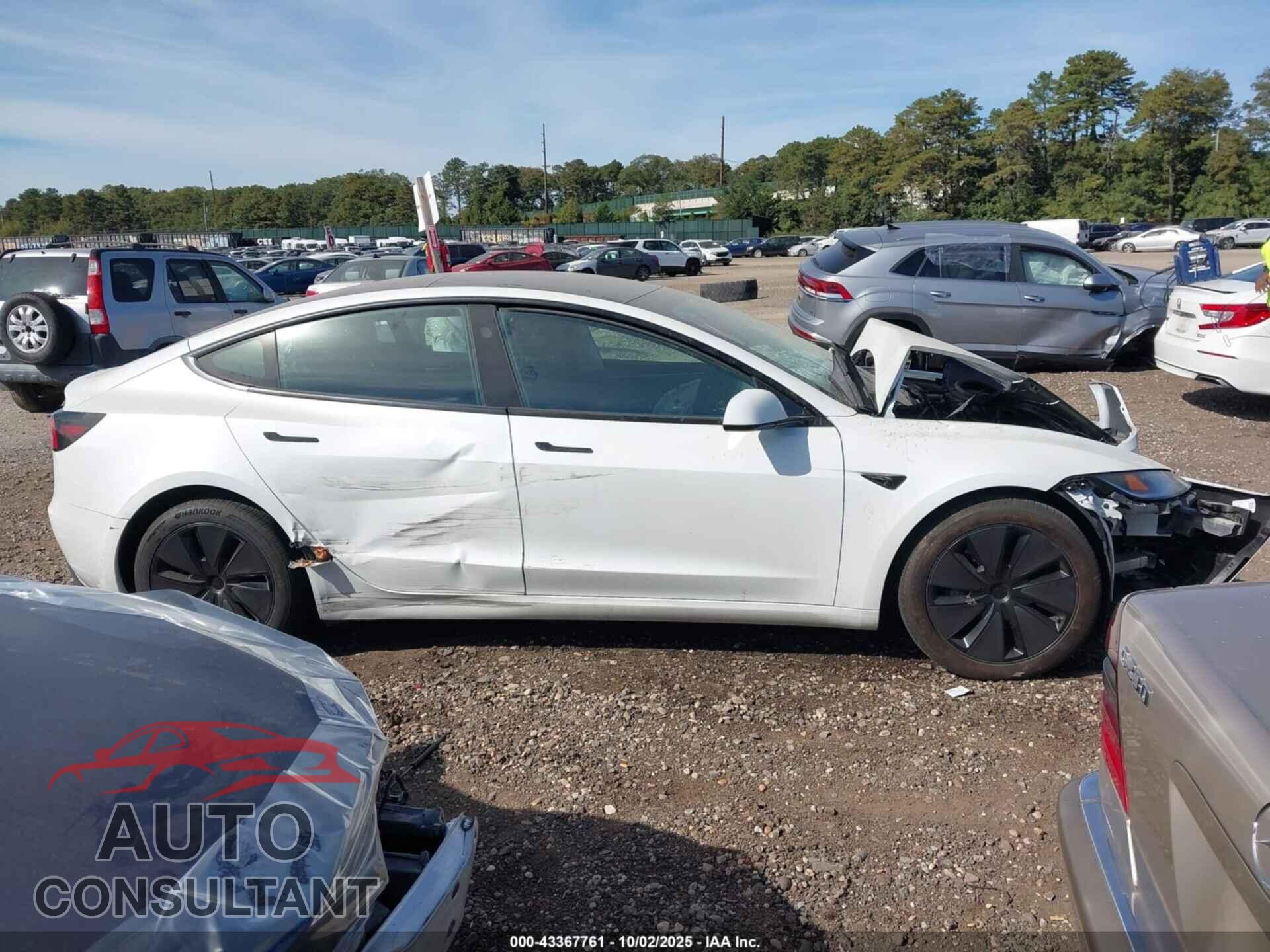 TESLA MODEL 3 2024 - 5YJ3E1EA6RF738437