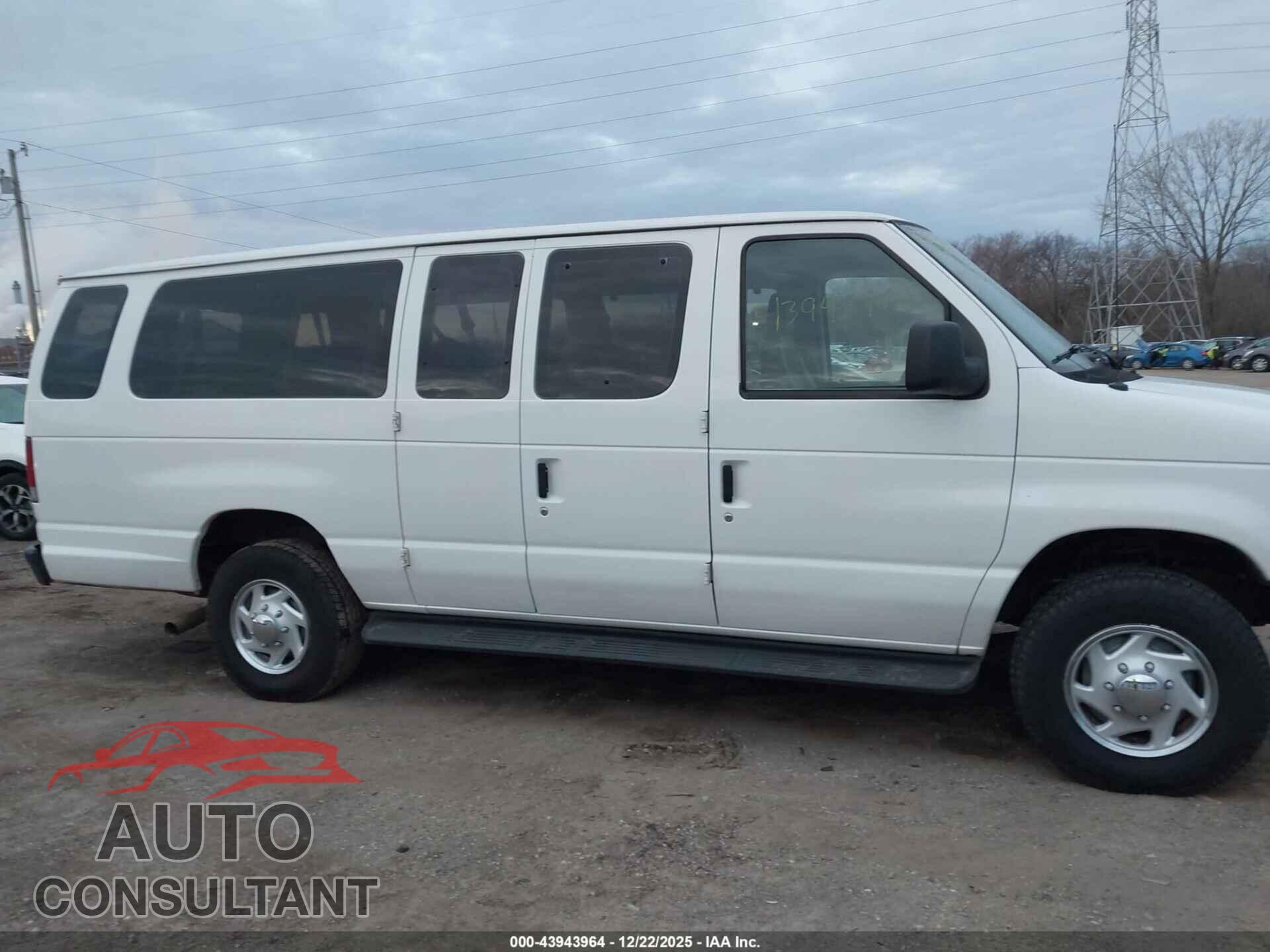 FORD E-350 SUPER DUTY 2011 - 1FBSS3BL7BDB31423