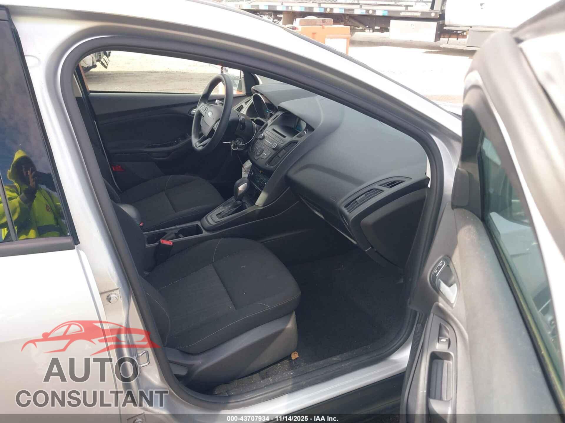 FORD FOCUS 2017 - 1FADP3F25HL346360