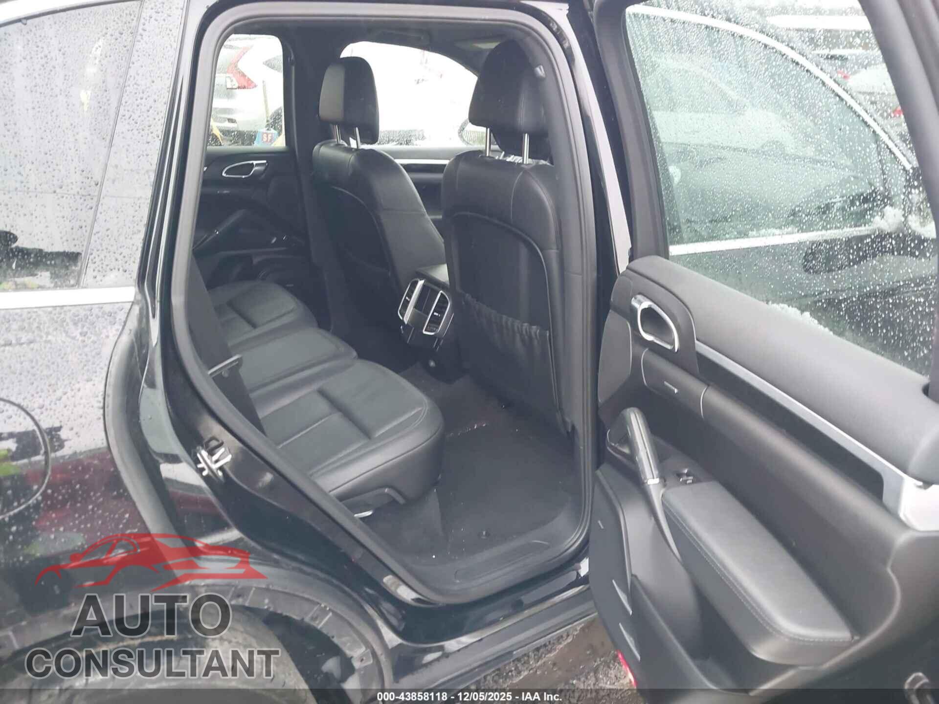 PORSCHE CAYENNE 2012 - WP1AA2A27CLA08353