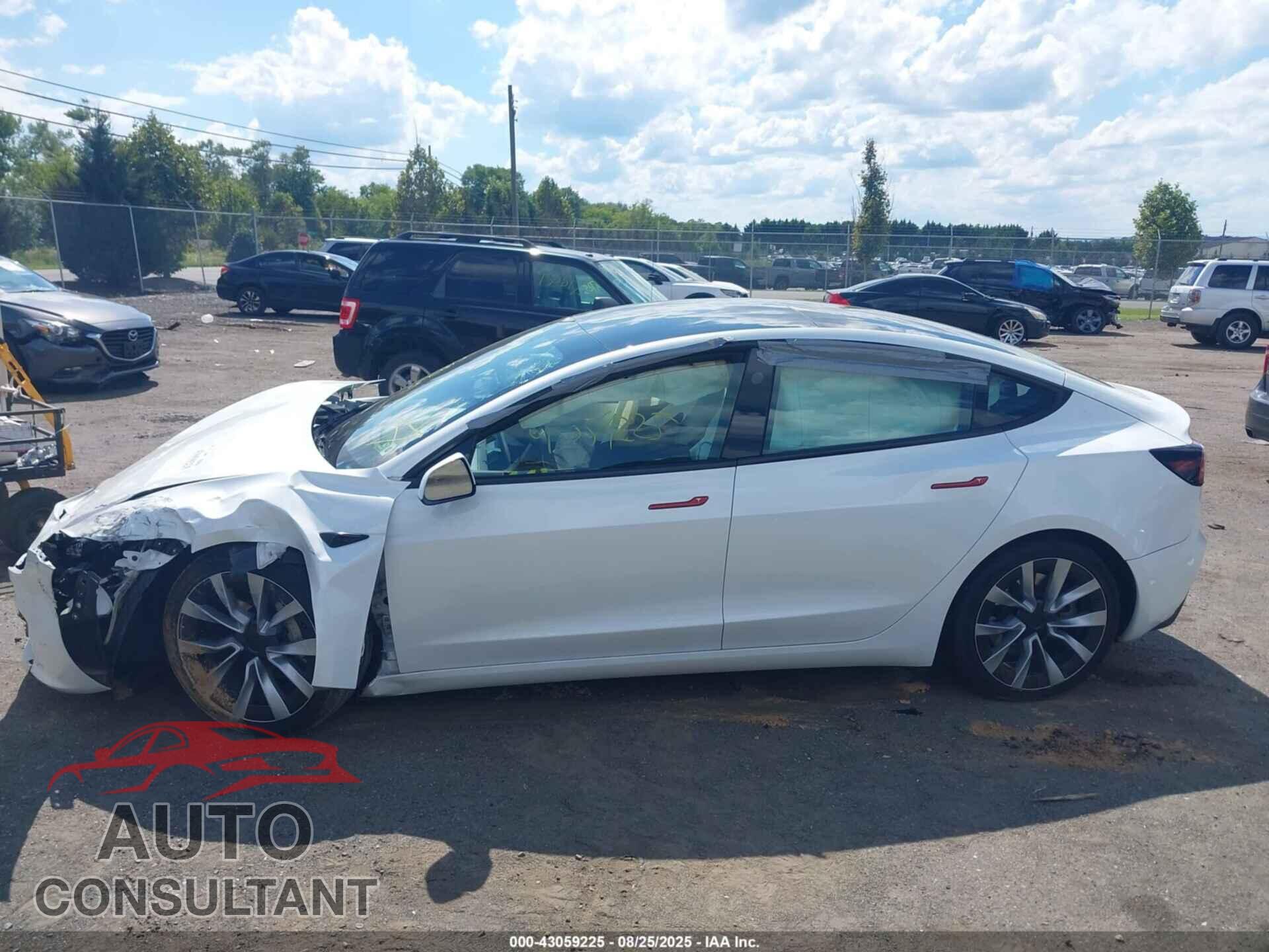 TESLA MODEL 3 2024 - 5YJ3E1EA9RF870107