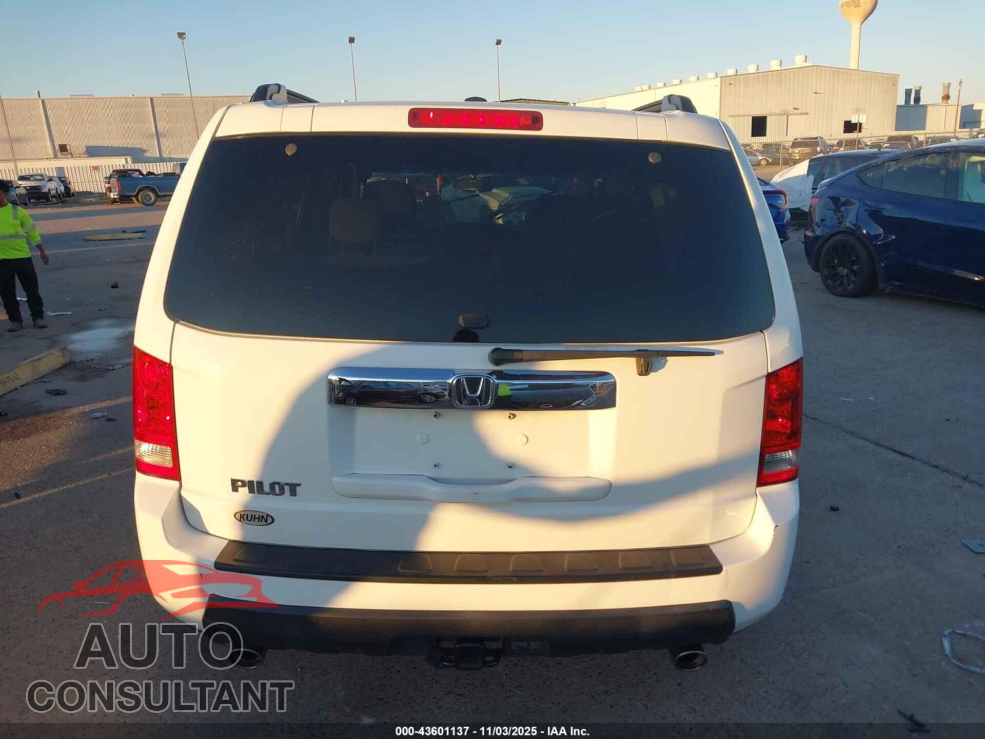 HONDA PILOT 2011 - 5FNYF3H48BB006157