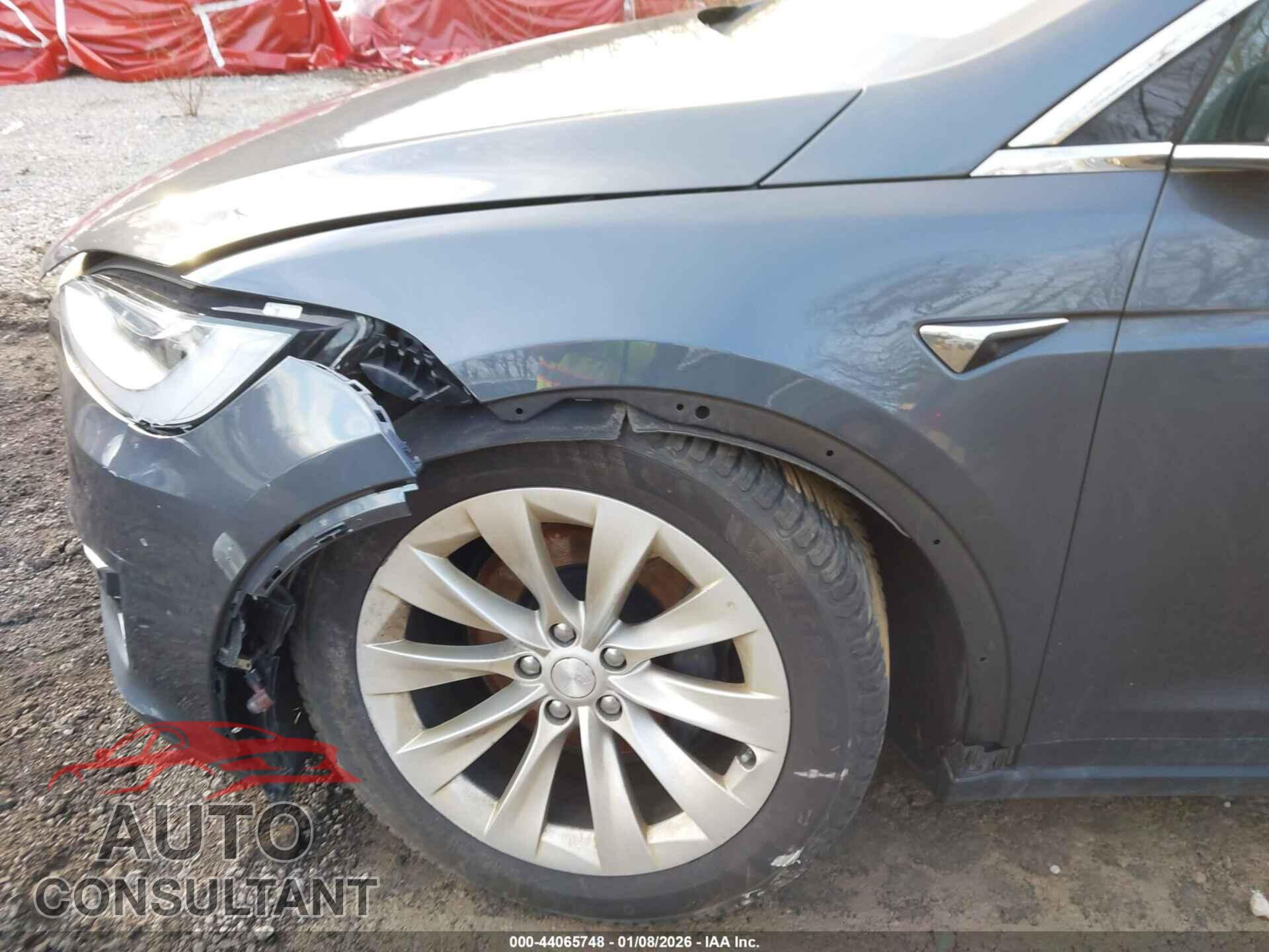 TESLA MODEL X 2018 - 5YJXCBE23JF111754