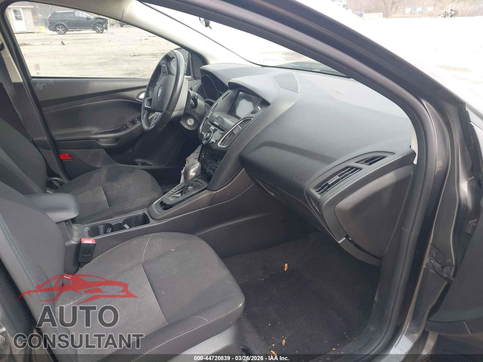 FORD FOCUS 2017 - 1FADP3M28HL294743