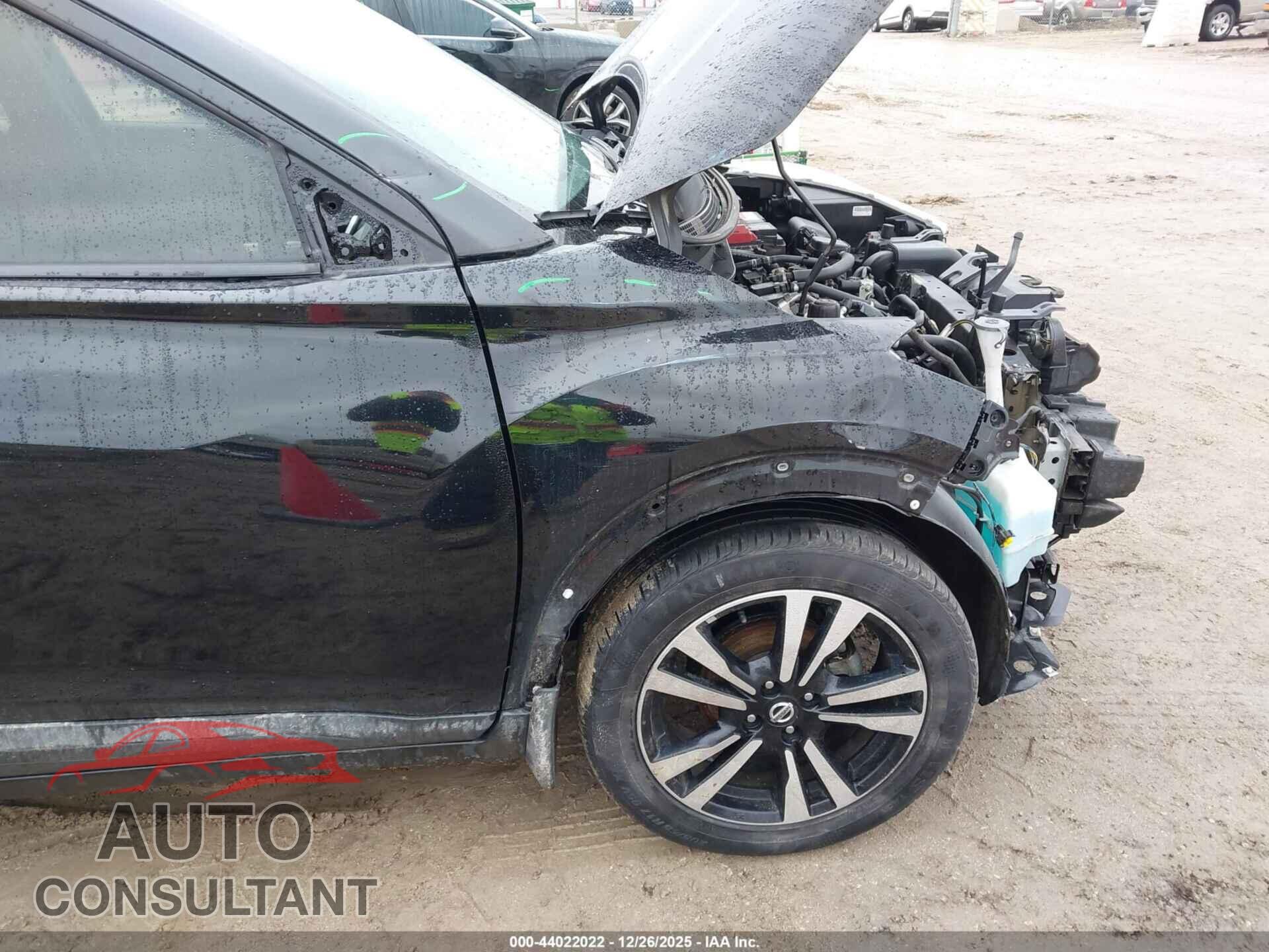 NISSAN KICKS 2018 - 3N1CP5CU2JL510085
