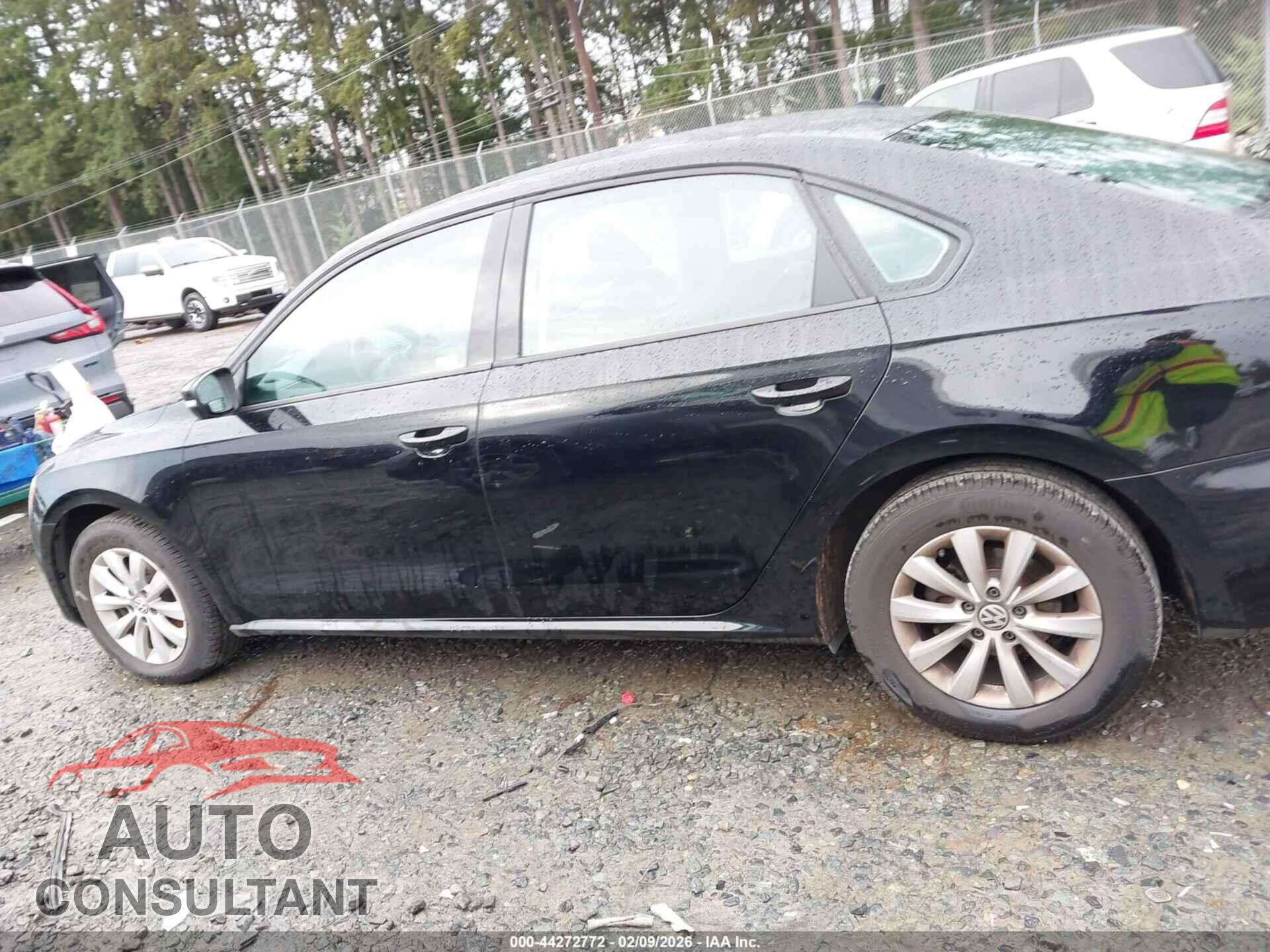 VOLKSWAGEN PASSAT 2013 - 1VWAP7A35DC019906