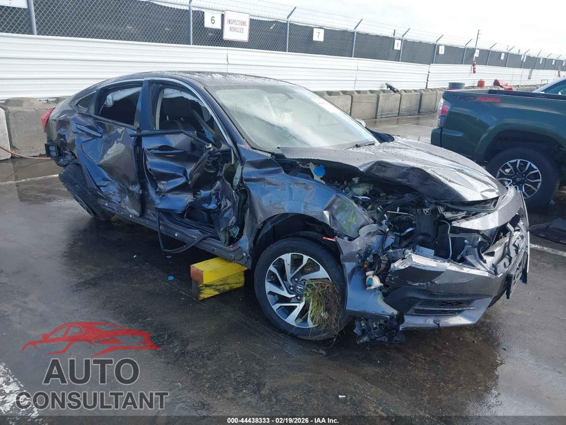 HONDA CIVIC 2018 - 2HGFC2F76JH577146