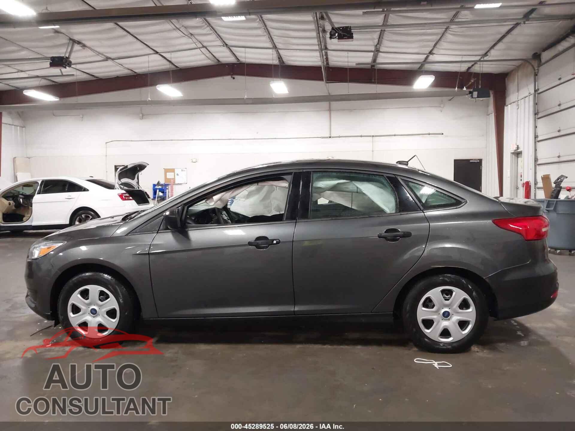 FORD FOCUS 2017 - 1FADP3E25HL275744