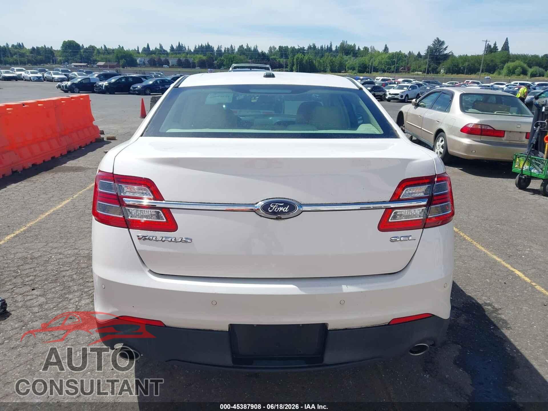FORD TAURUS 2016 - 1FAHP2E82GG154080