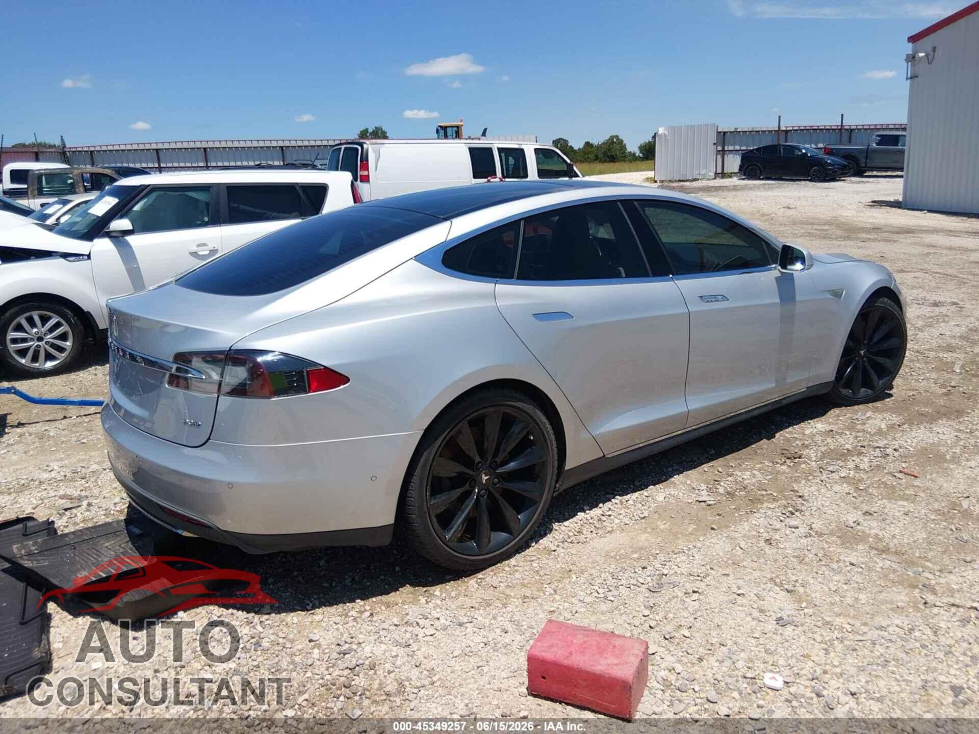 TESLA MODEL S 2015 - 5YJSA1E27FF116425