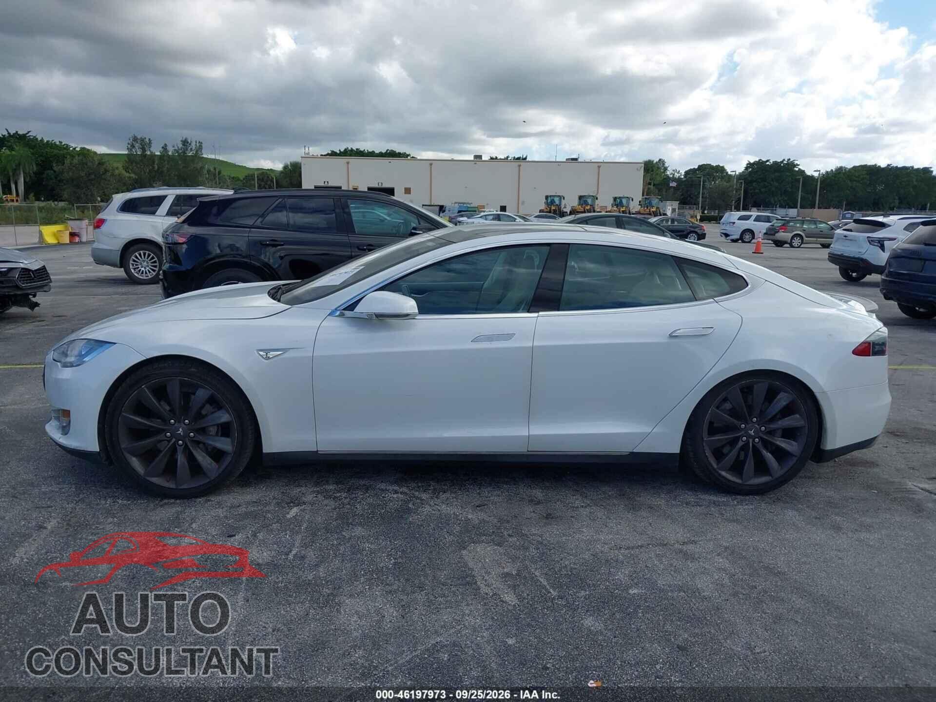TESLA MODEL S 2013 - 5YJSA1DP4DFP25885