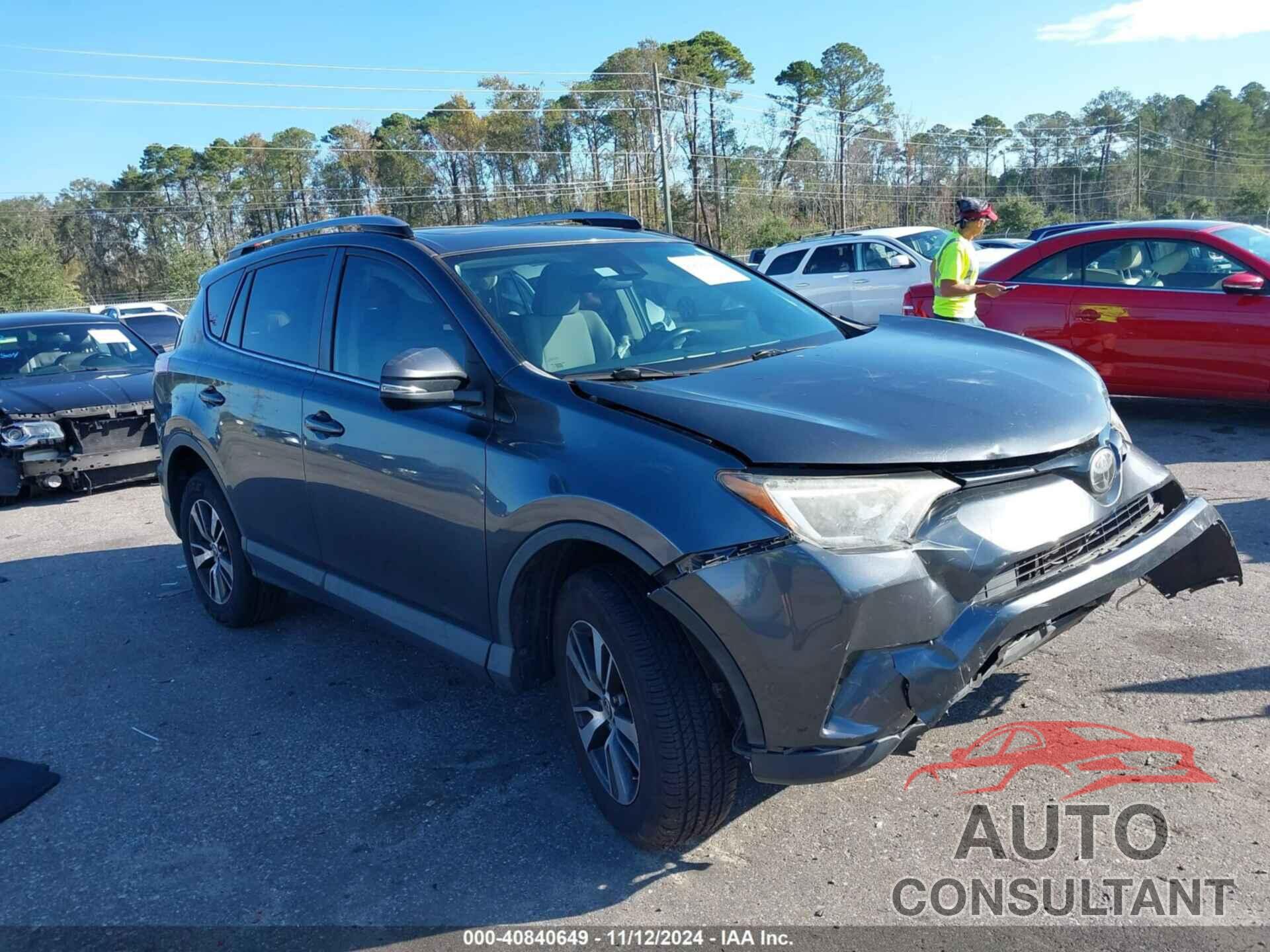 TOYOTA RAV4 2017 - JTMWFREV2HD100557