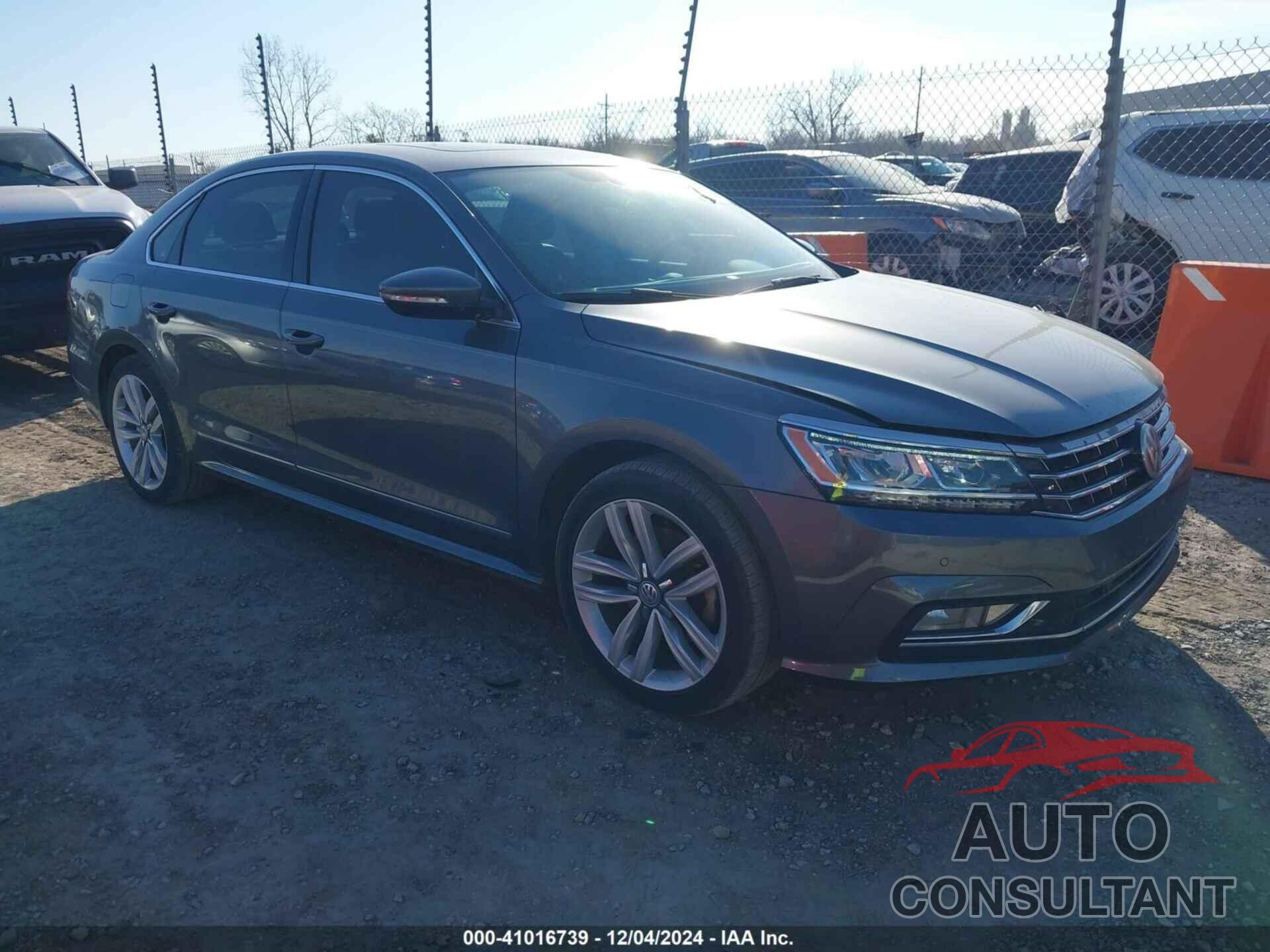 VOLKSWAGEN PASSAT 2017 - 1VWGT7A38HC018552