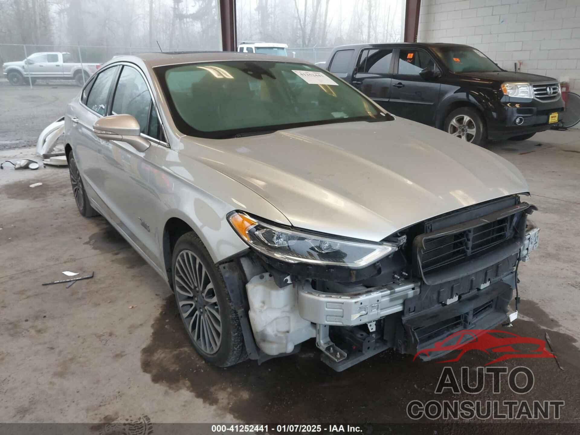 FORD FUSION ENERGI 2018 - 3FA6P0SU0JR123620