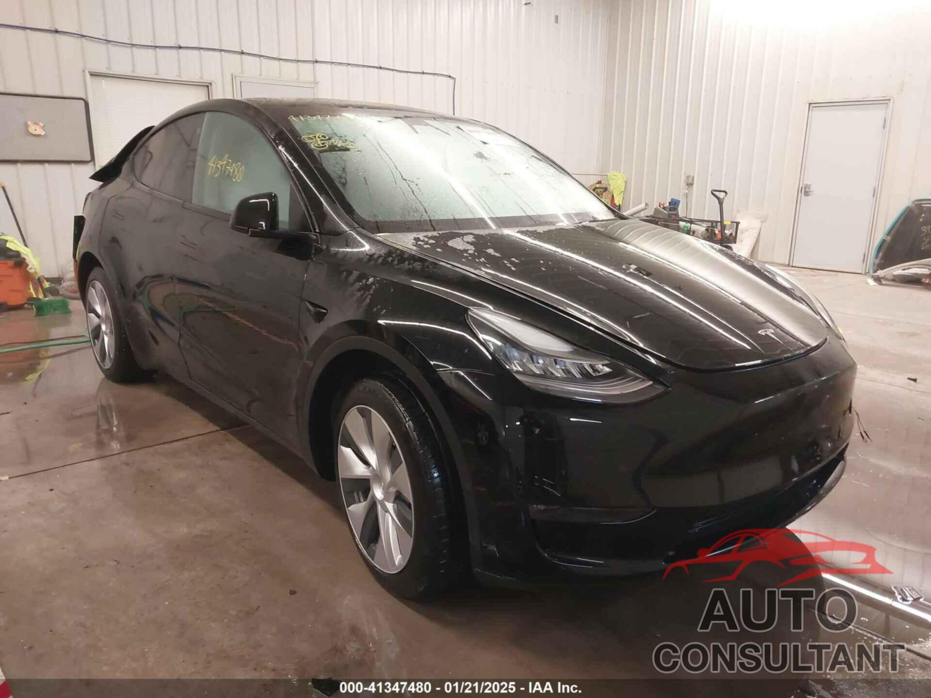 TESLA MODEL Y 2021 - 5YJYGDEE5MF075911