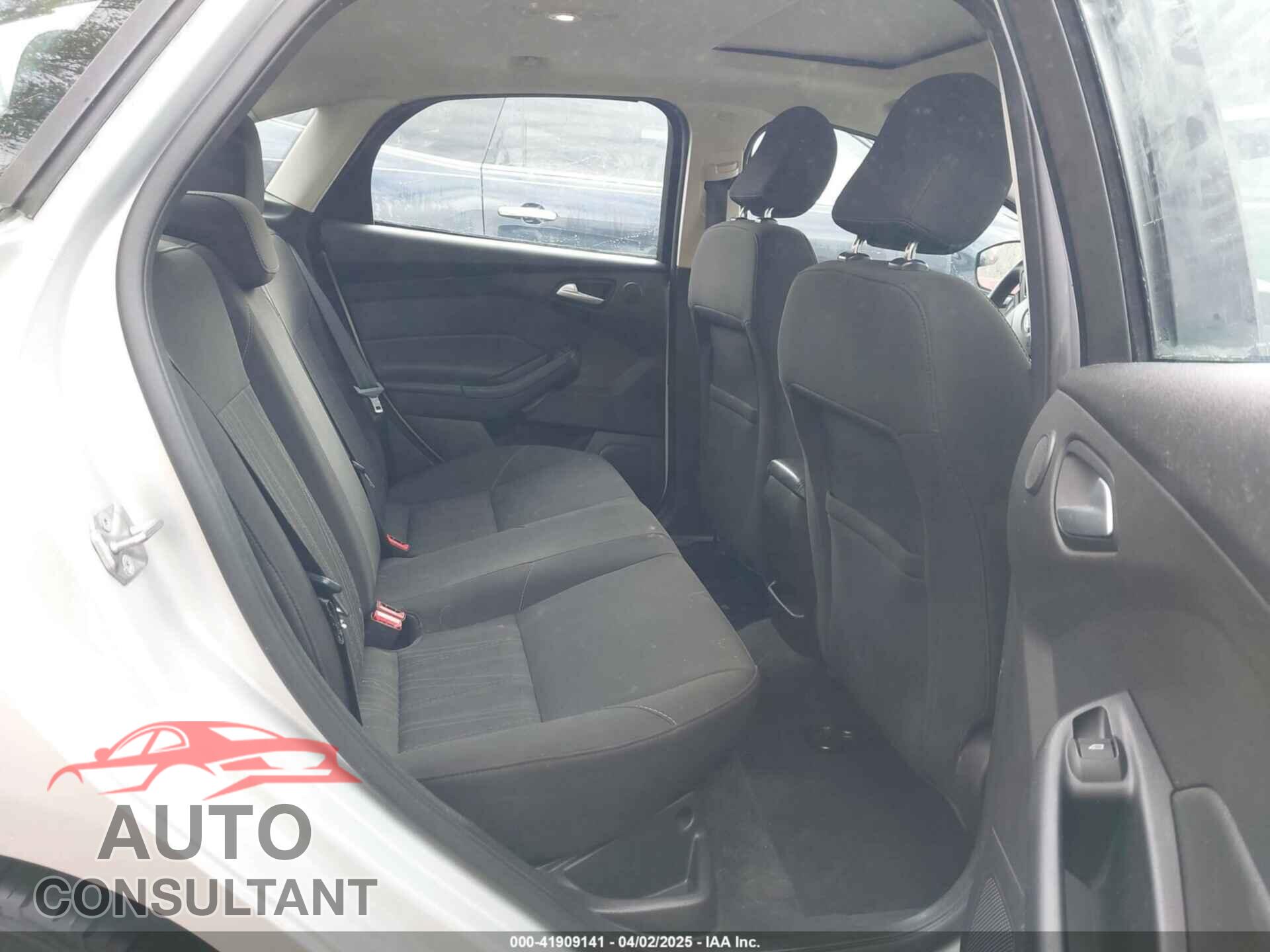 FORD FOCUS 2017 - 1FADP3H24HL249695