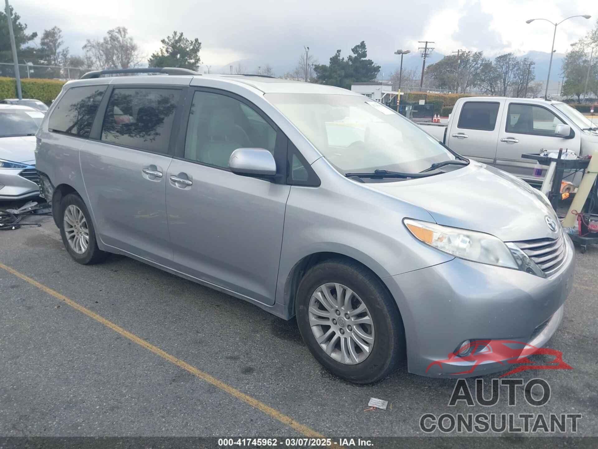 TOYOTA SIENNA 2015 - 5TDYK3DC8FS611774