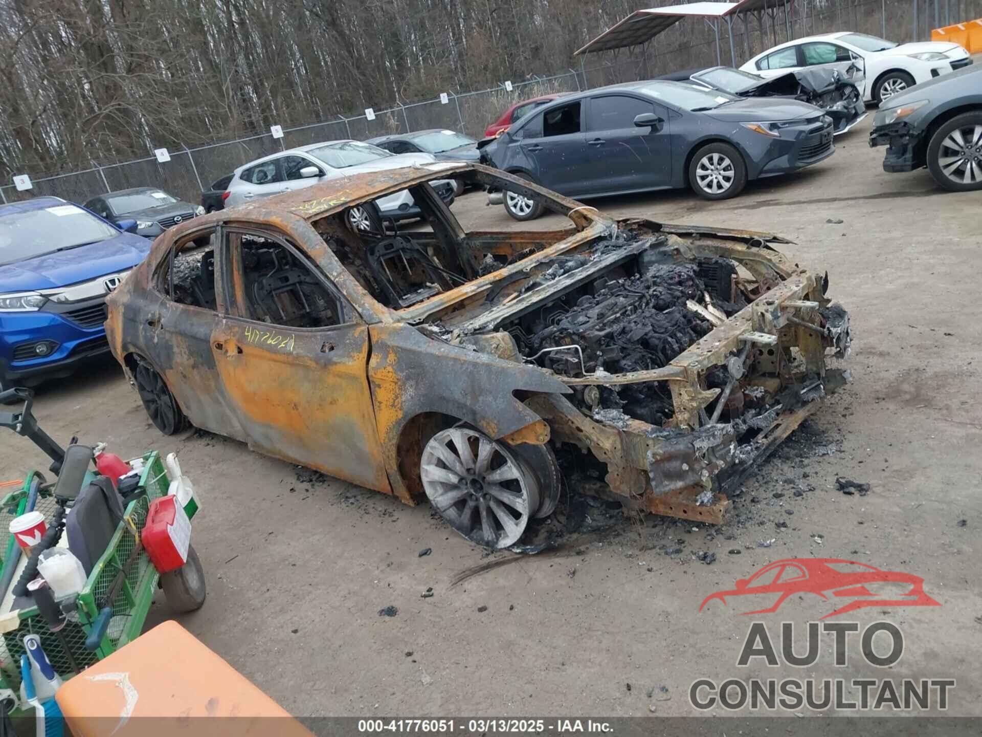 TOYOTA CAMRY 2018 - 4T1B11HK2JU108286