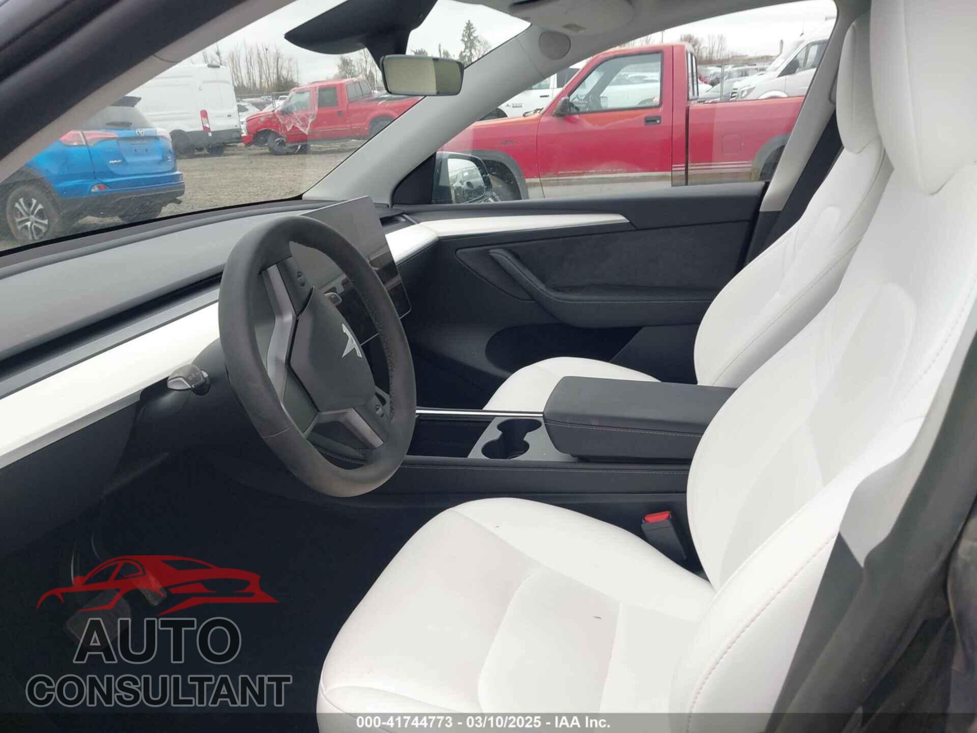 TESLA MODEL Y 2024 - 7SAYGDEEXRF073775