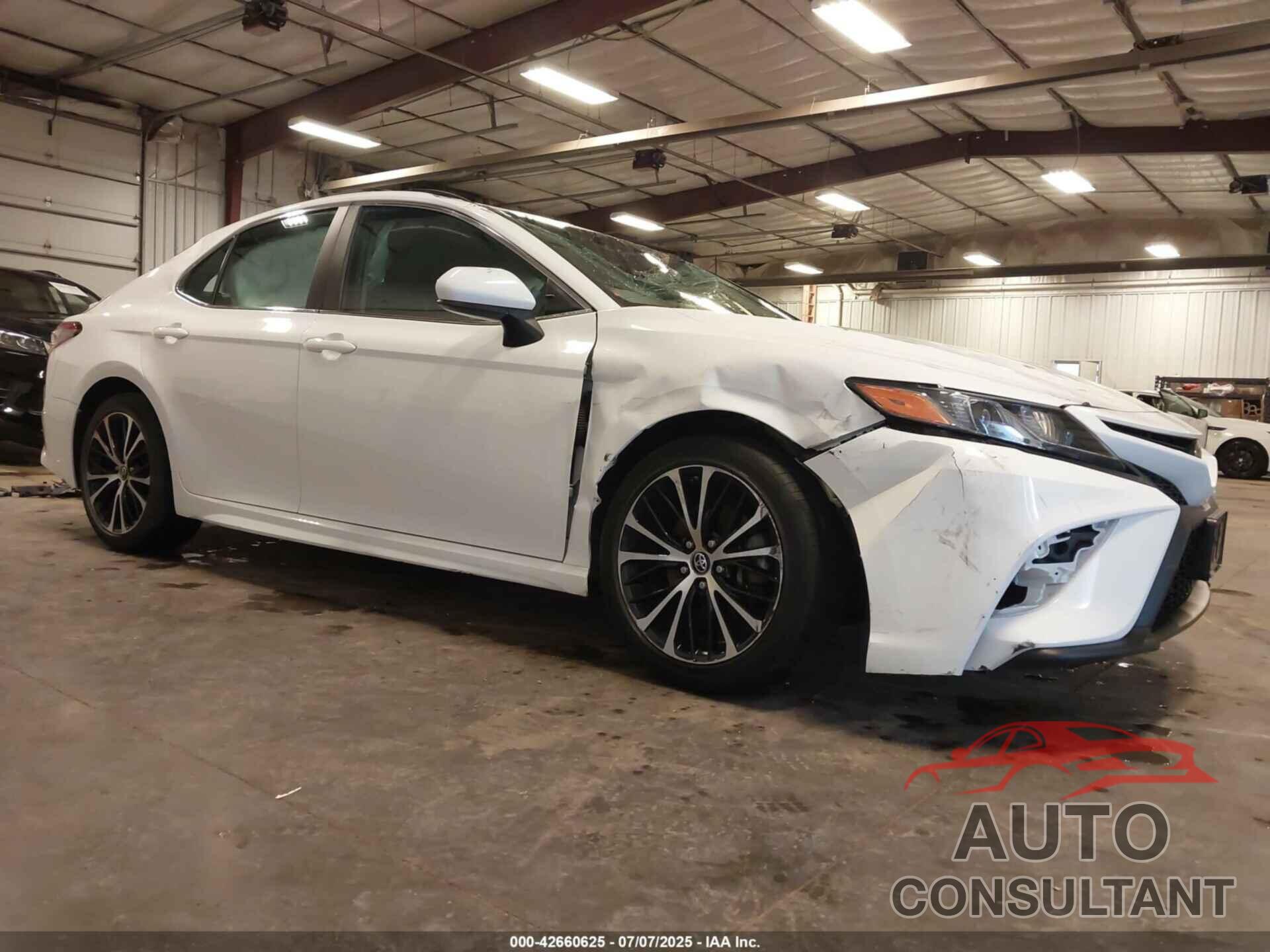 TOYOTA CAMRY 2018 - 4T1B11HK0JU109906