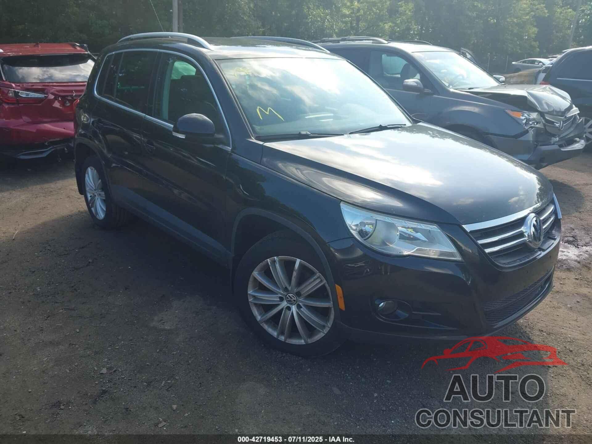 VOLKSWAGEN TIGUAN 2011 - WVGBV7AX7BW561743