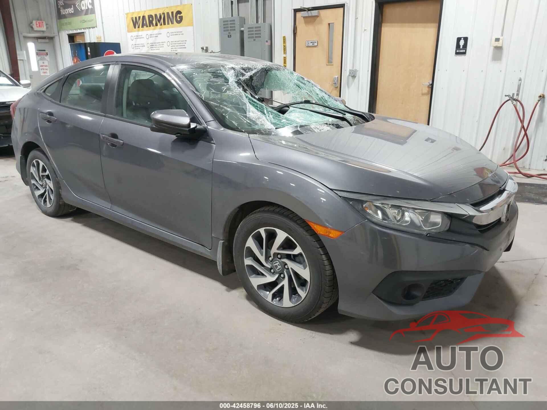 HONDA CIVIC 2018 - 2HGFC2F83JH608443