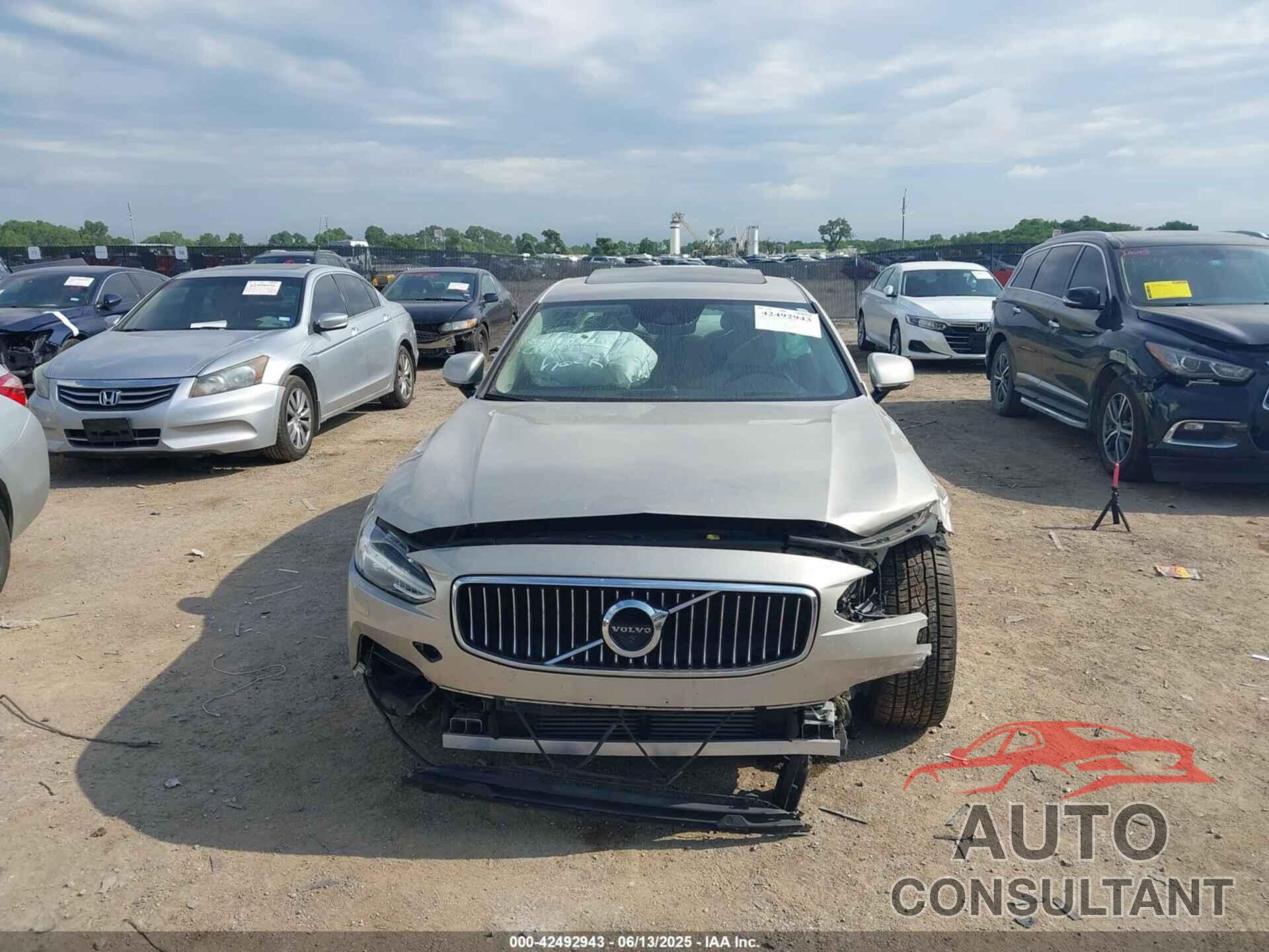 VOLVO S90 HYBRID 2018 - LVYBR0AL4JP046116