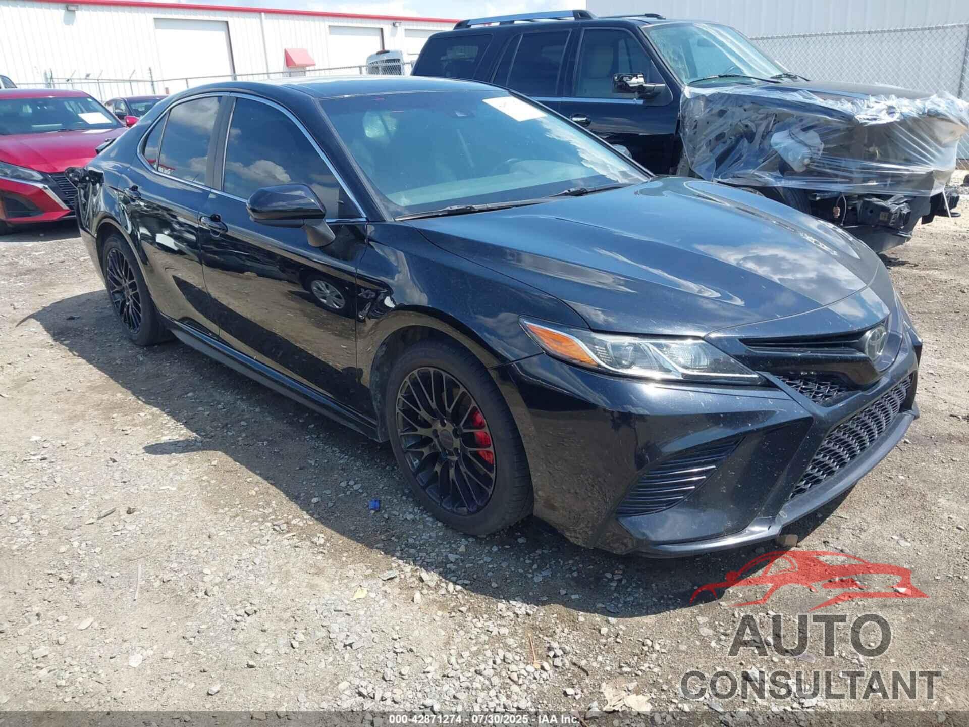 TOYOTA CAMRY 2018 - 4T1B11HK2JU145080