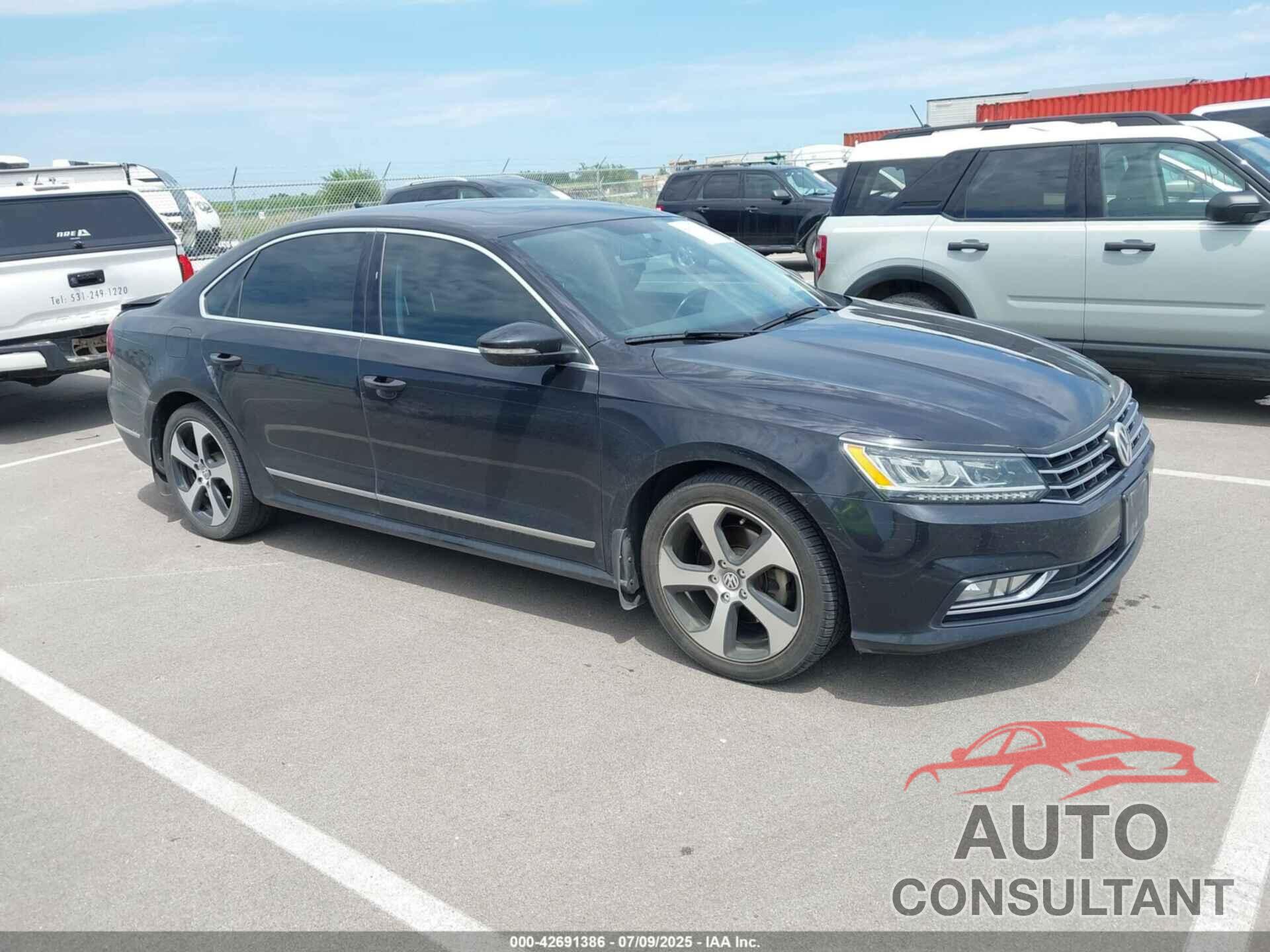 VOLKSWAGEN PASSAT 2017 - 1VWBT7A30HC034559