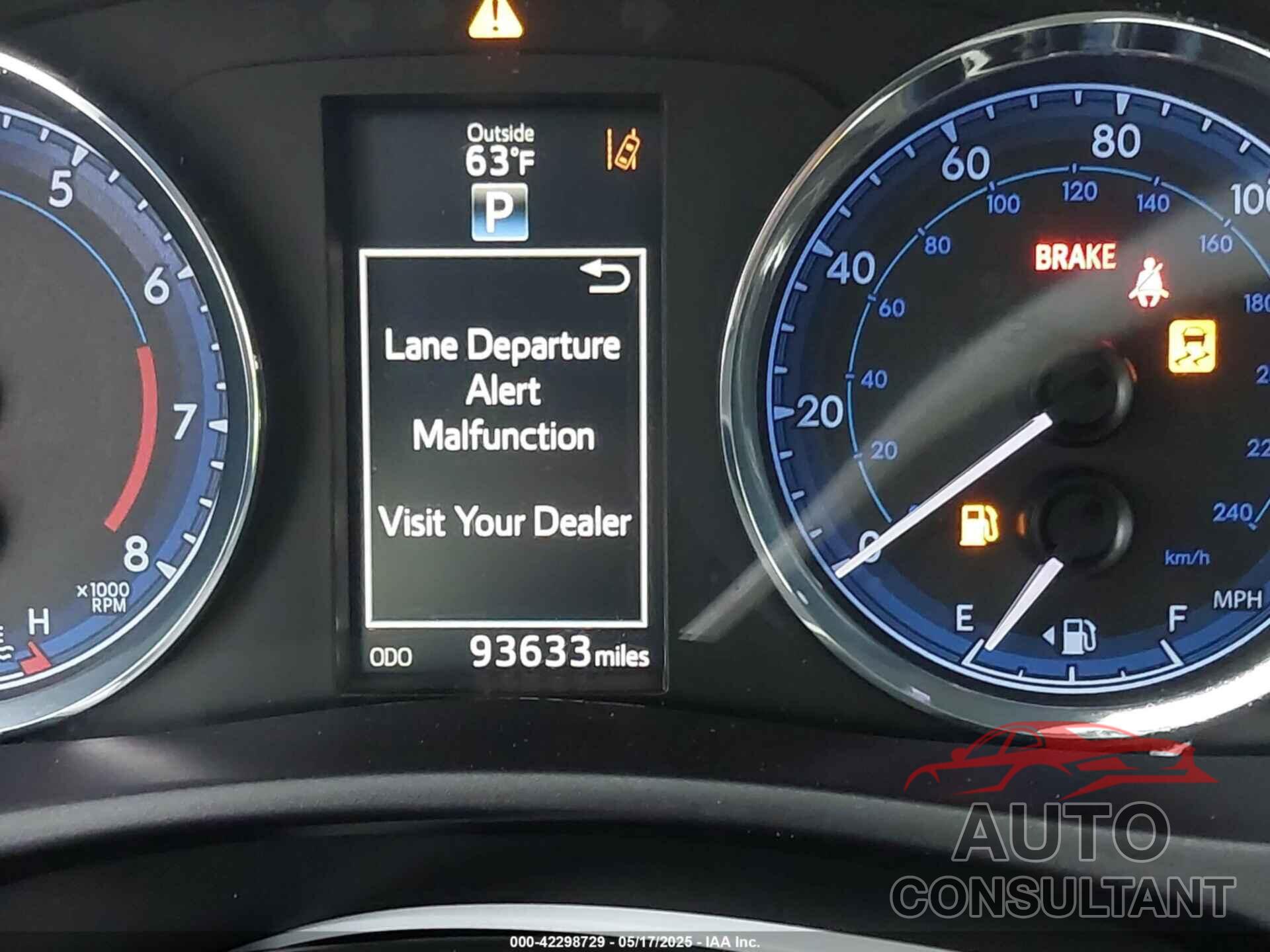 TOYOTA COROLLA 2018 - 5YFBURHEXJP817498