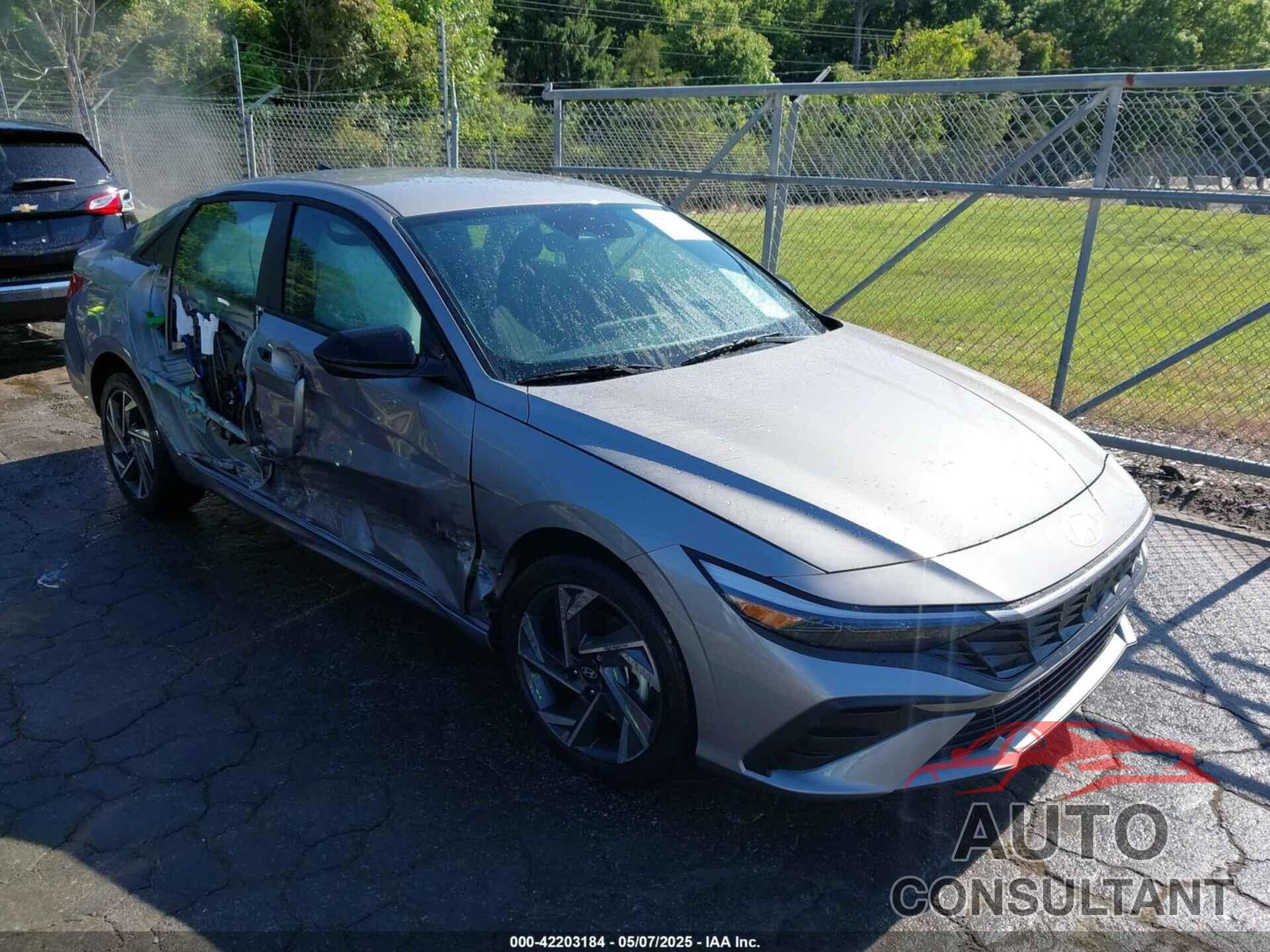HYUNDAI ELANTRA 2025 - KMHLM4DG1SU930092