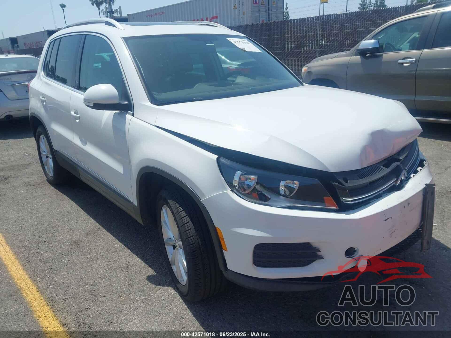 VOLKSWAGEN TIGUAN 2017 - WVGRV7AX8HK019775