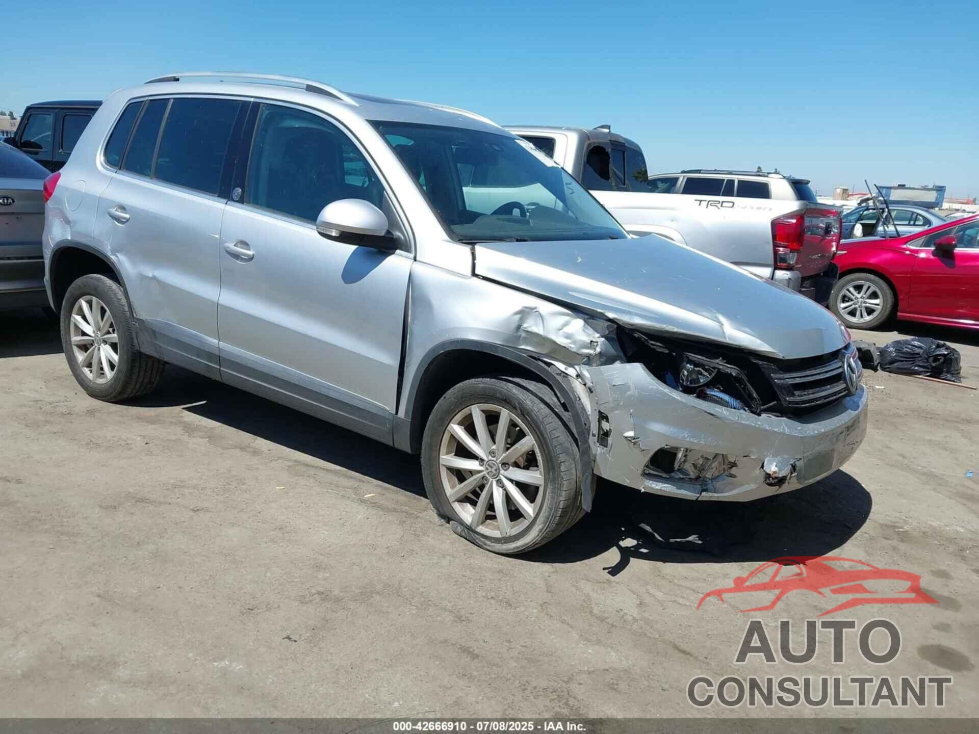 VOLKSWAGEN TIGUAN 2017 - WVGRV7AX6HK008936