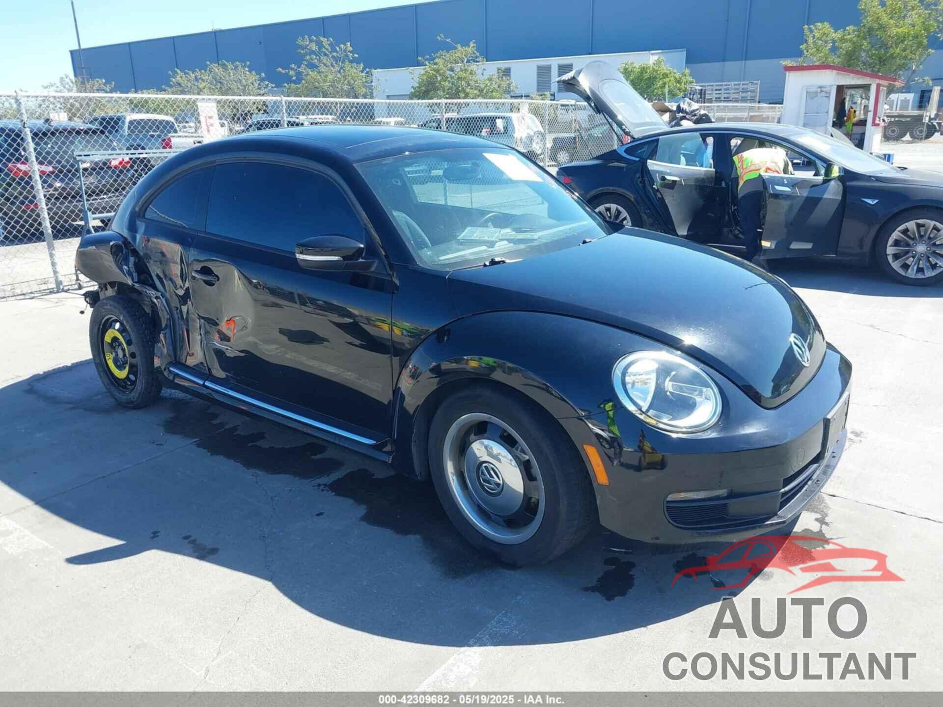 VOLKSWAGEN BEETLE 2013 - 3VWJP7AT7DM612357