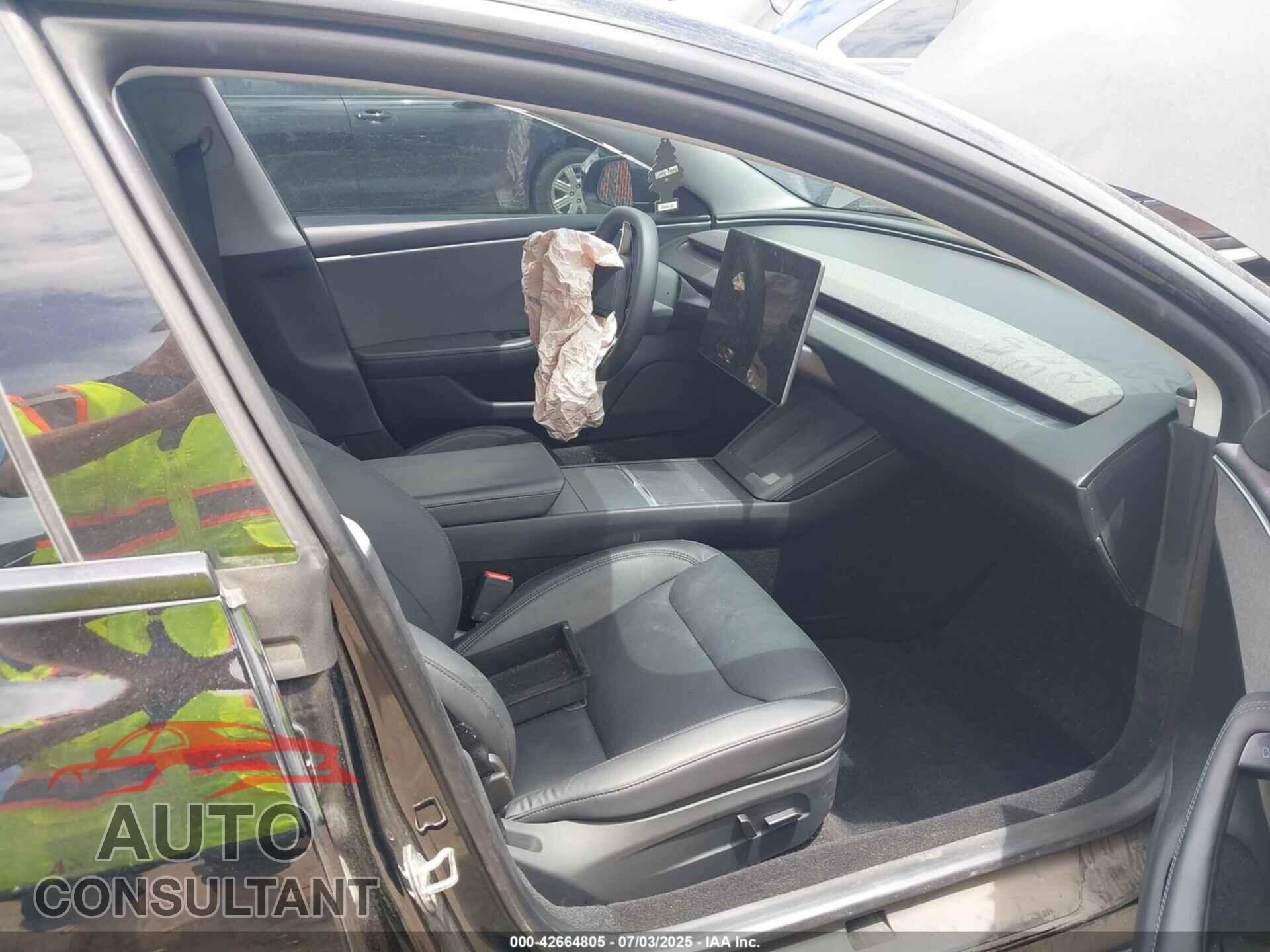 TESLA MODEL 3 2024 - 5YJ3E1EA1RF718841