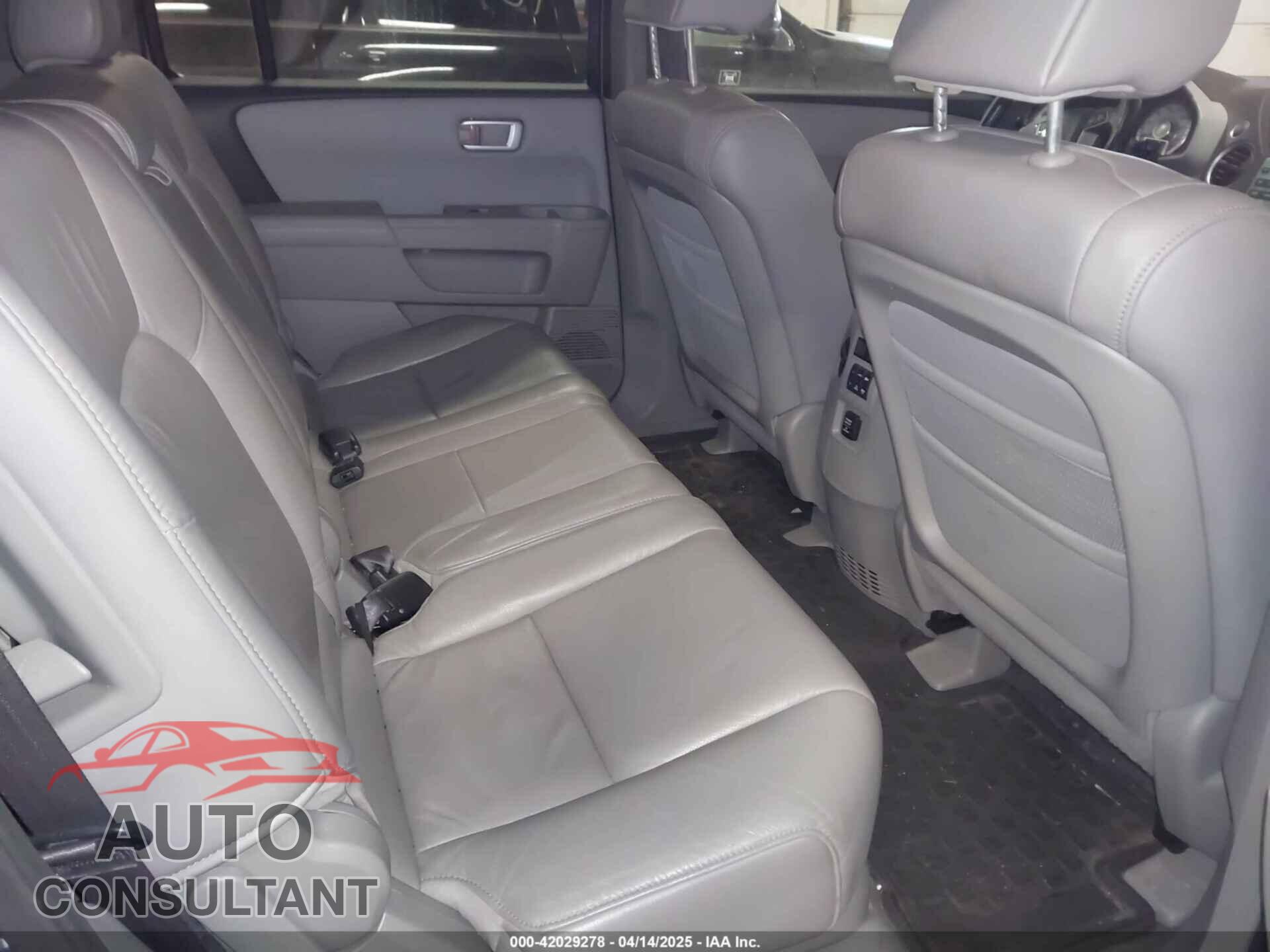 HONDA PILOT 2011 - 5FNYF4H55BB039079