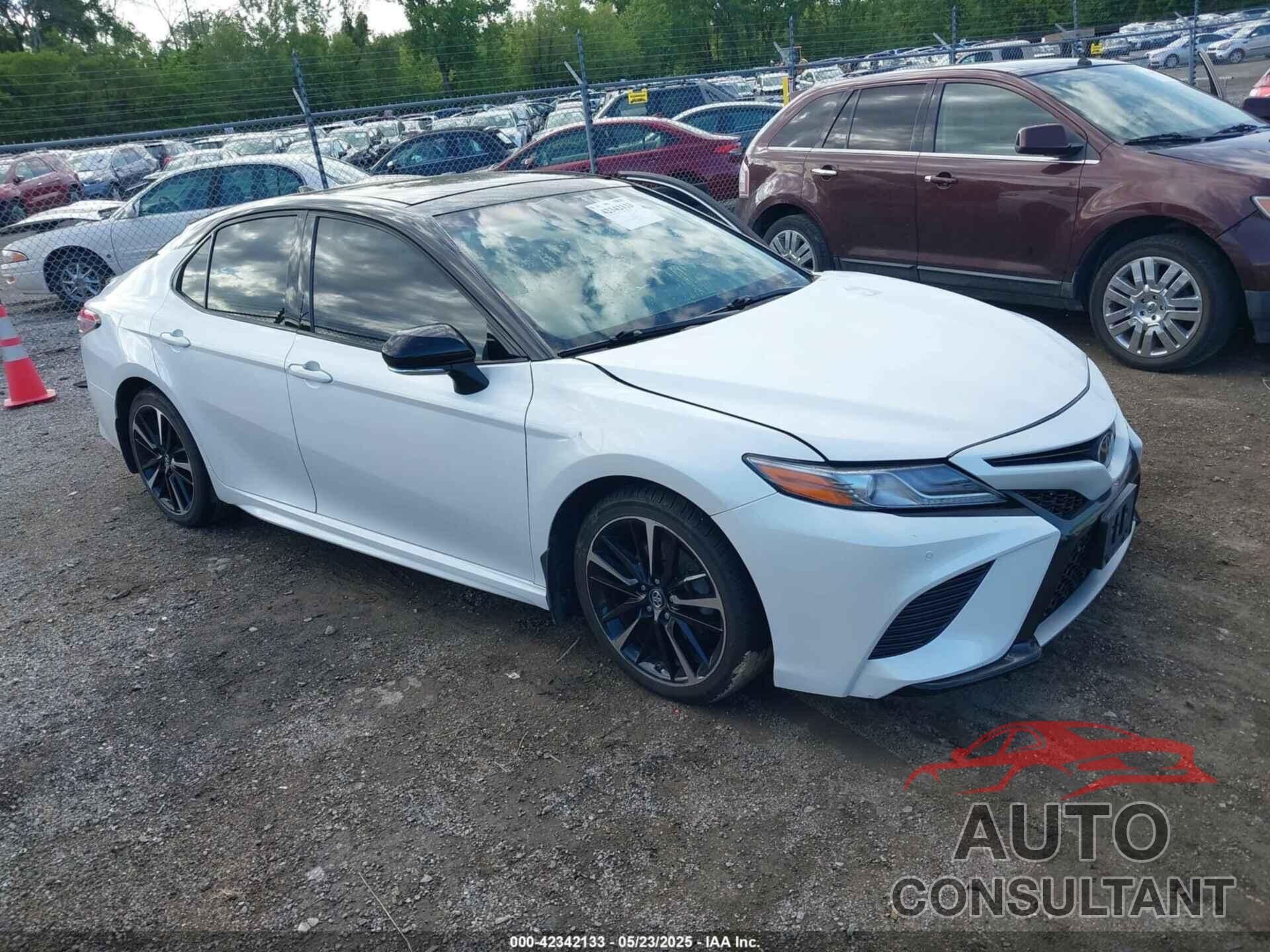 TOYOTA CAMRY 2018 - 4T1B61HK8JU027701