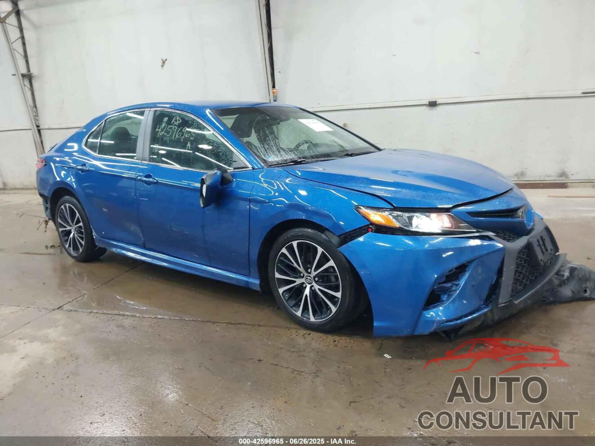 TOYOTA CAMRY 2018 - 4T1B11HK2JU070526