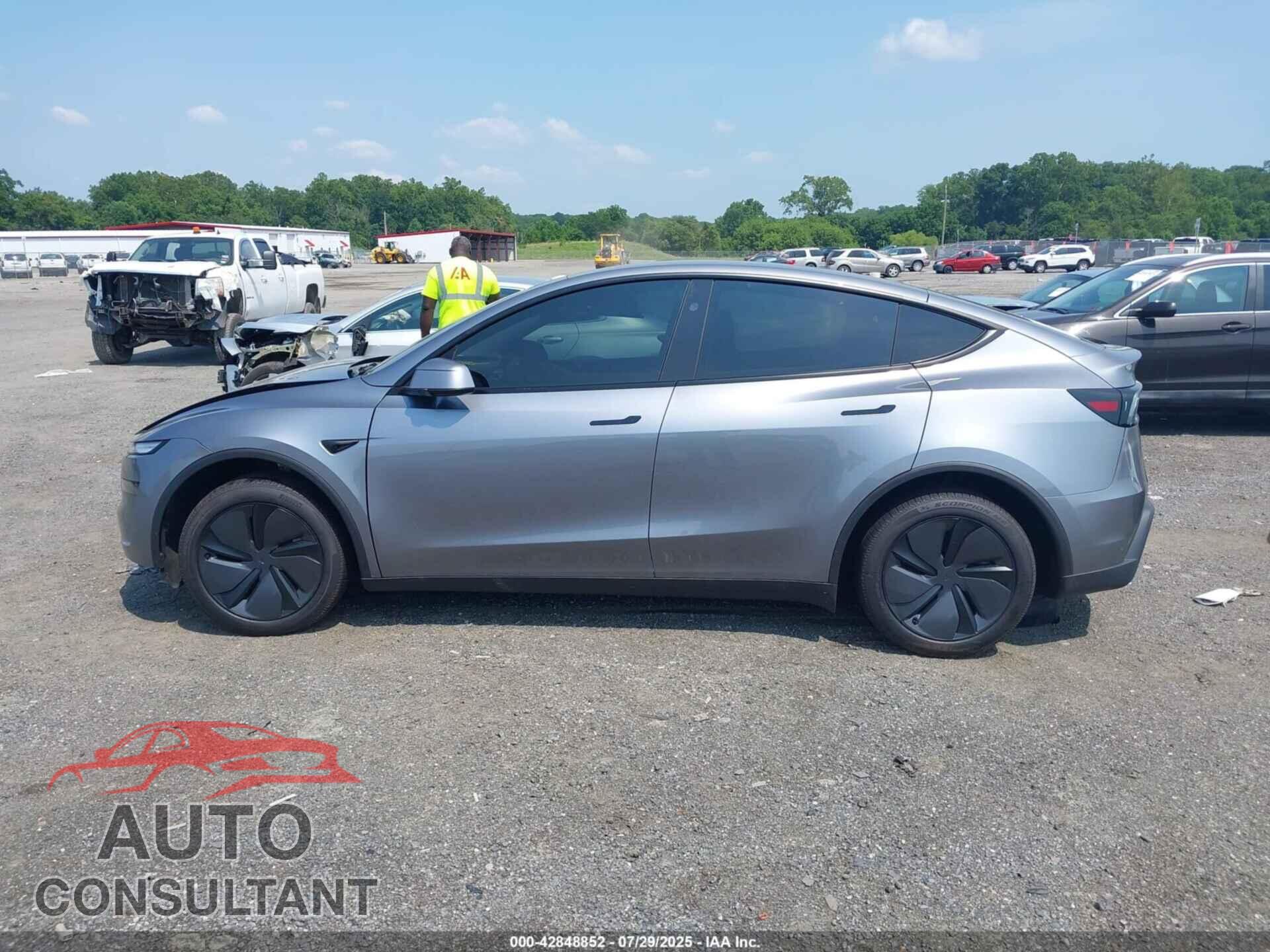 TESLA MODEL Y 2026 - 7SAYGDEE8TA400159