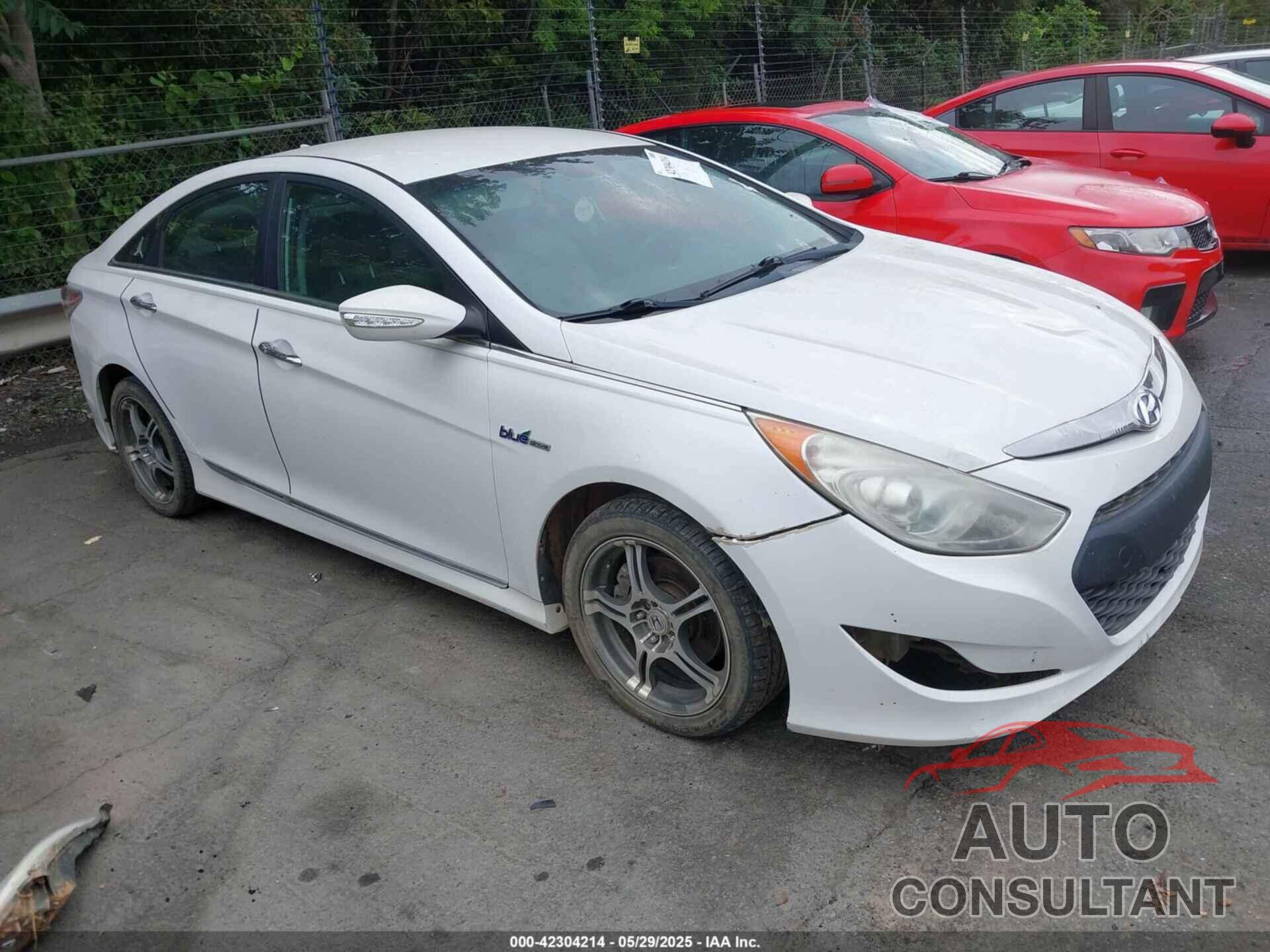 HYUNDAI SONATA HYBRID 2012 - KMHEC4A42CA059244