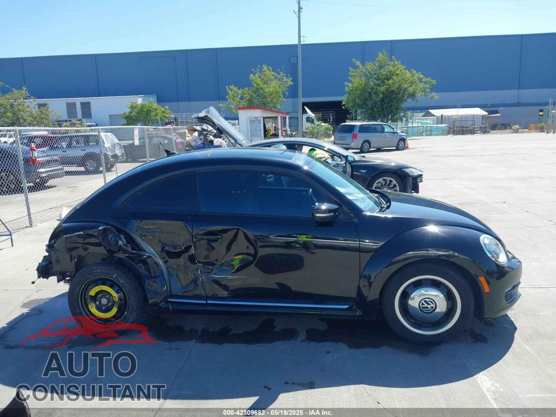 VOLKSWAGEN BEETLE 2013 - 3VWJP7AT7DM612357