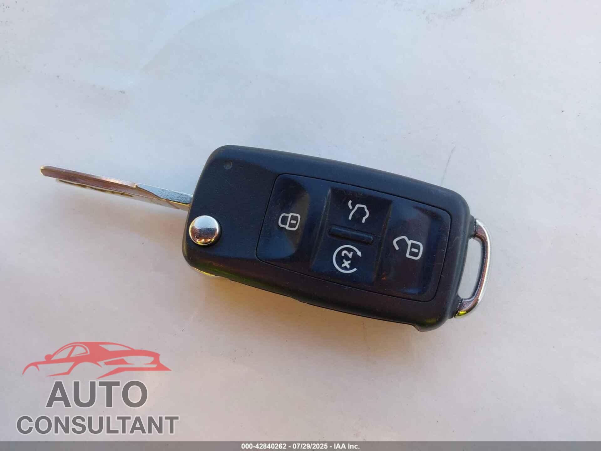 VOLKSWAGEN PASSAT 2021 - 1VWSA7A30MC010018