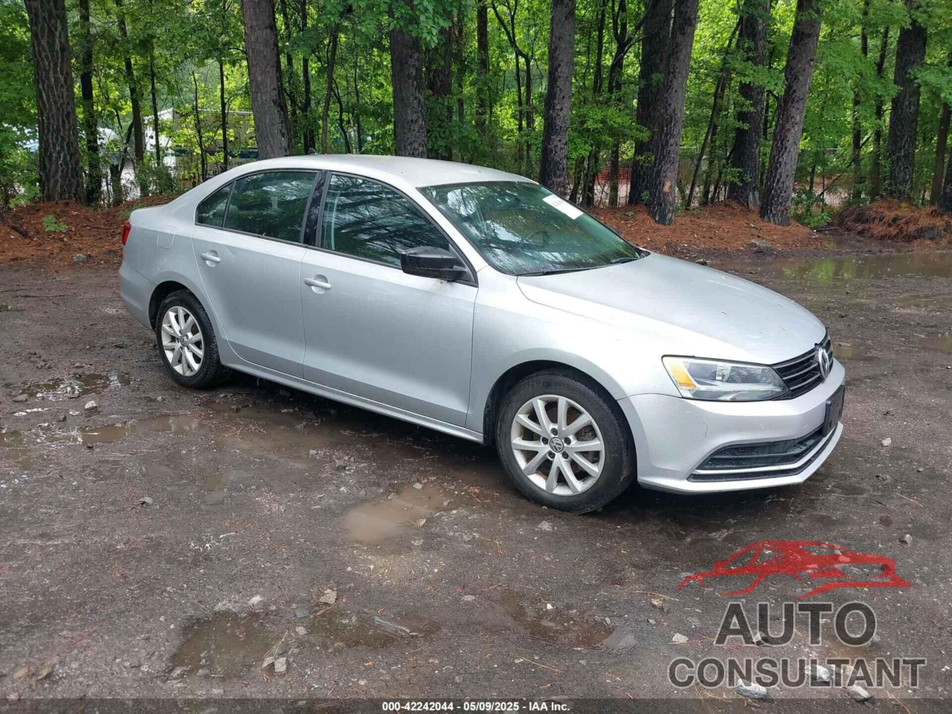 VOLKSWAGEN JETTA 2015 - 3VWD17AJ4FM268616
