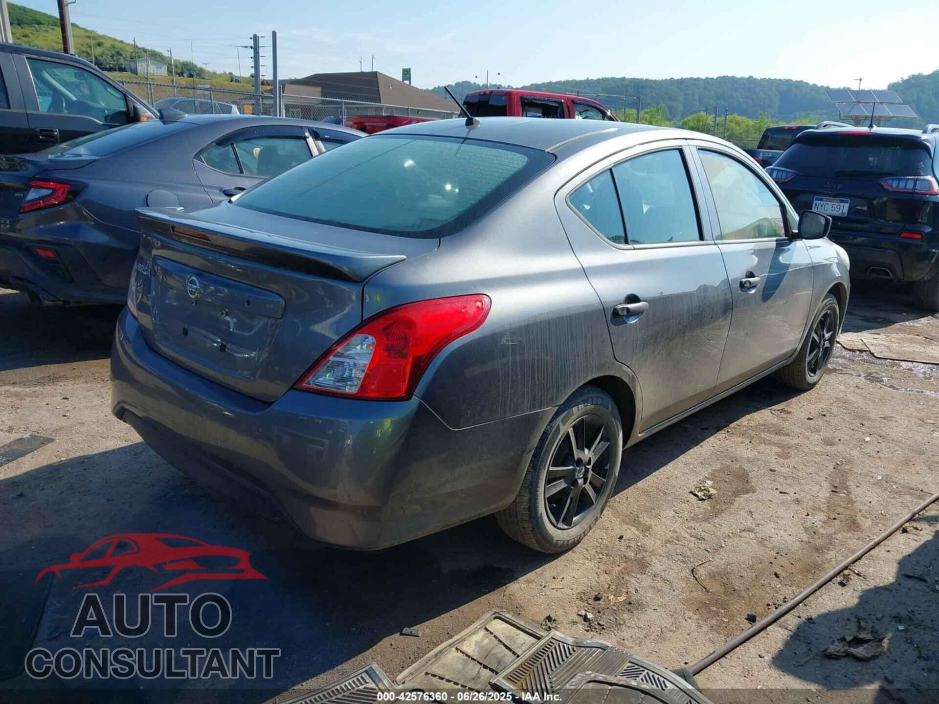 NISSAN VERSA 2019 - 3N1CN7AP3KL820519
