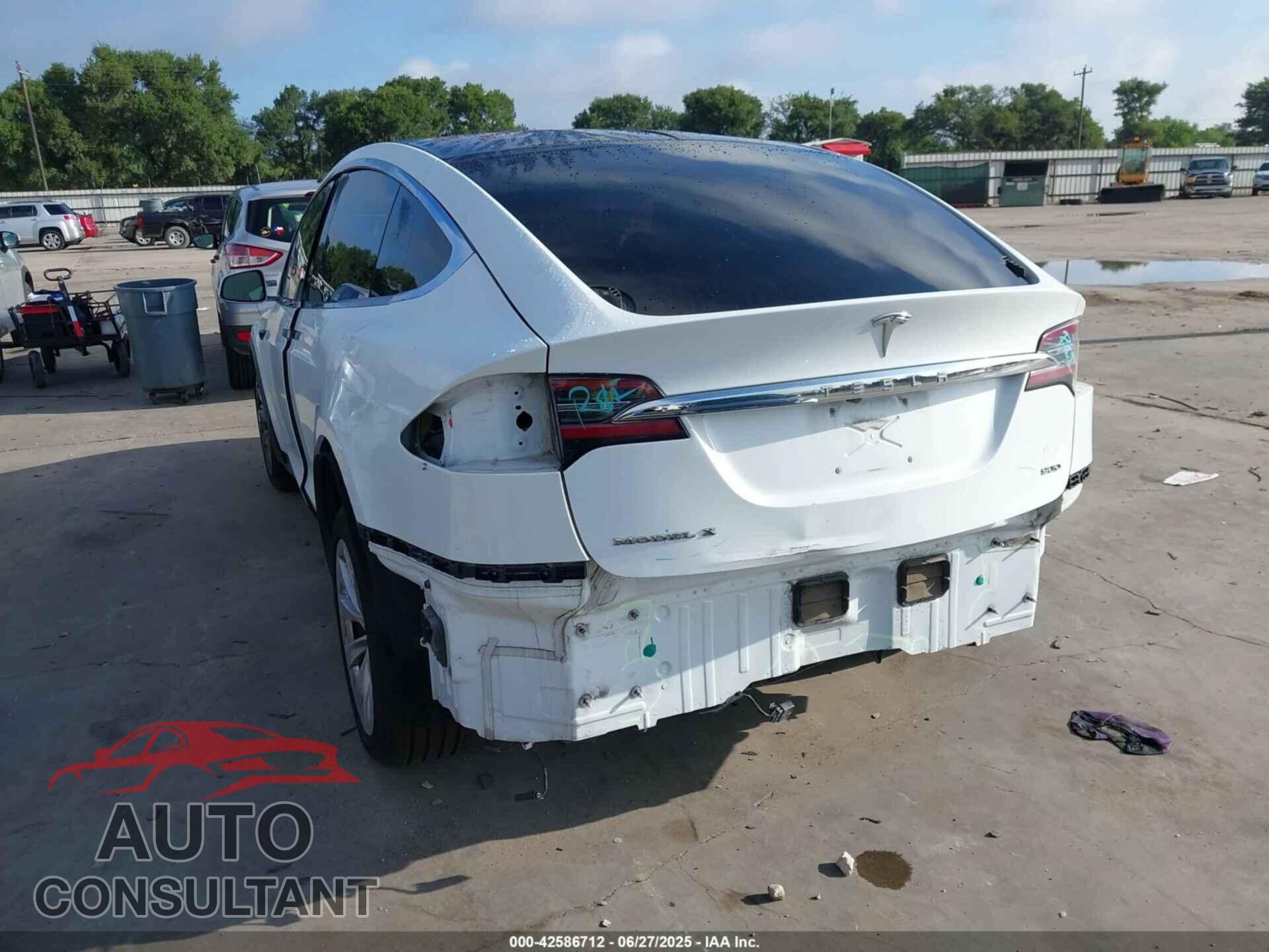 TESLA MODEL X 2017 - 5YJXCAE27HF043639