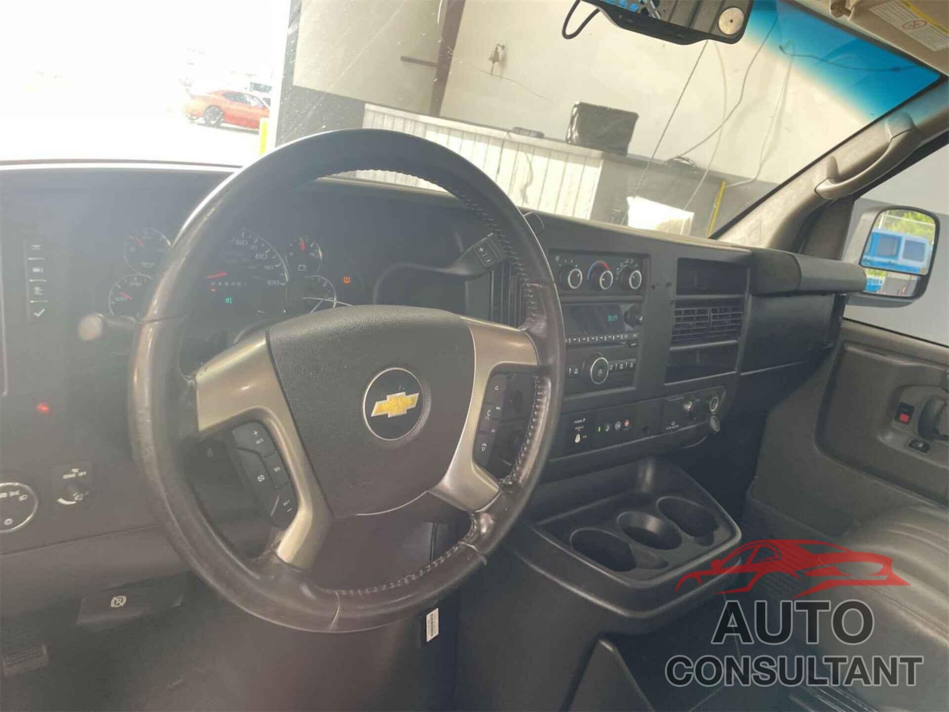 CHEVROLET EXPRESS G2500 2015 - 1GCWGFCF5F1172987