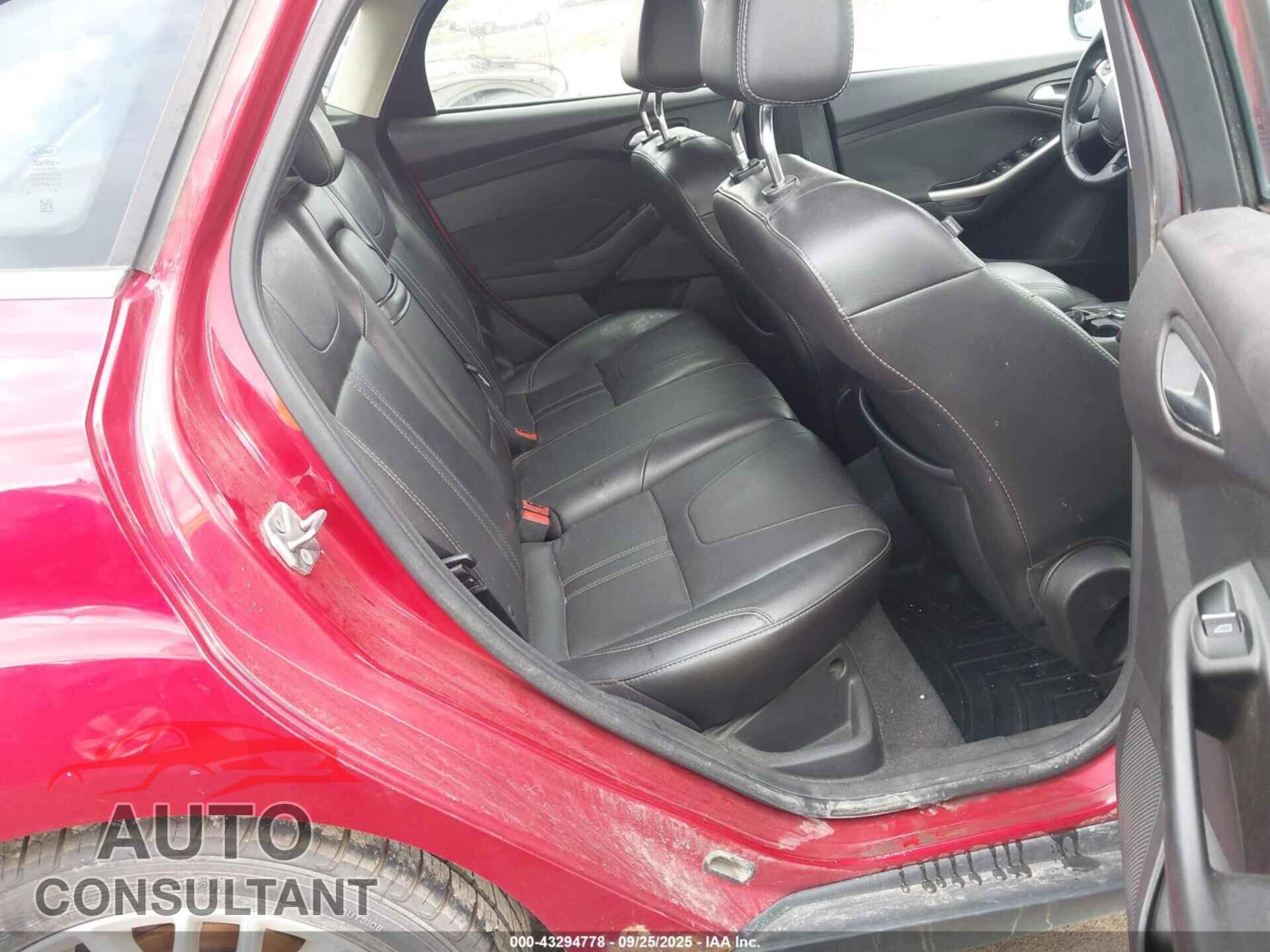 FORD FOCUS 2012 - 1FAHP3M29CL312046