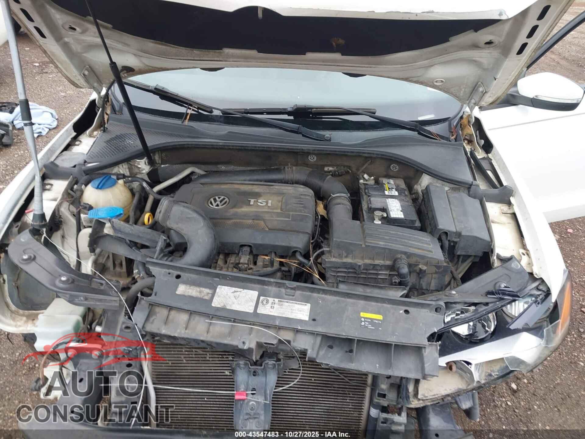 VOLKSWAGEN PASSAT 2015 - 1VWAT7A38FC014908