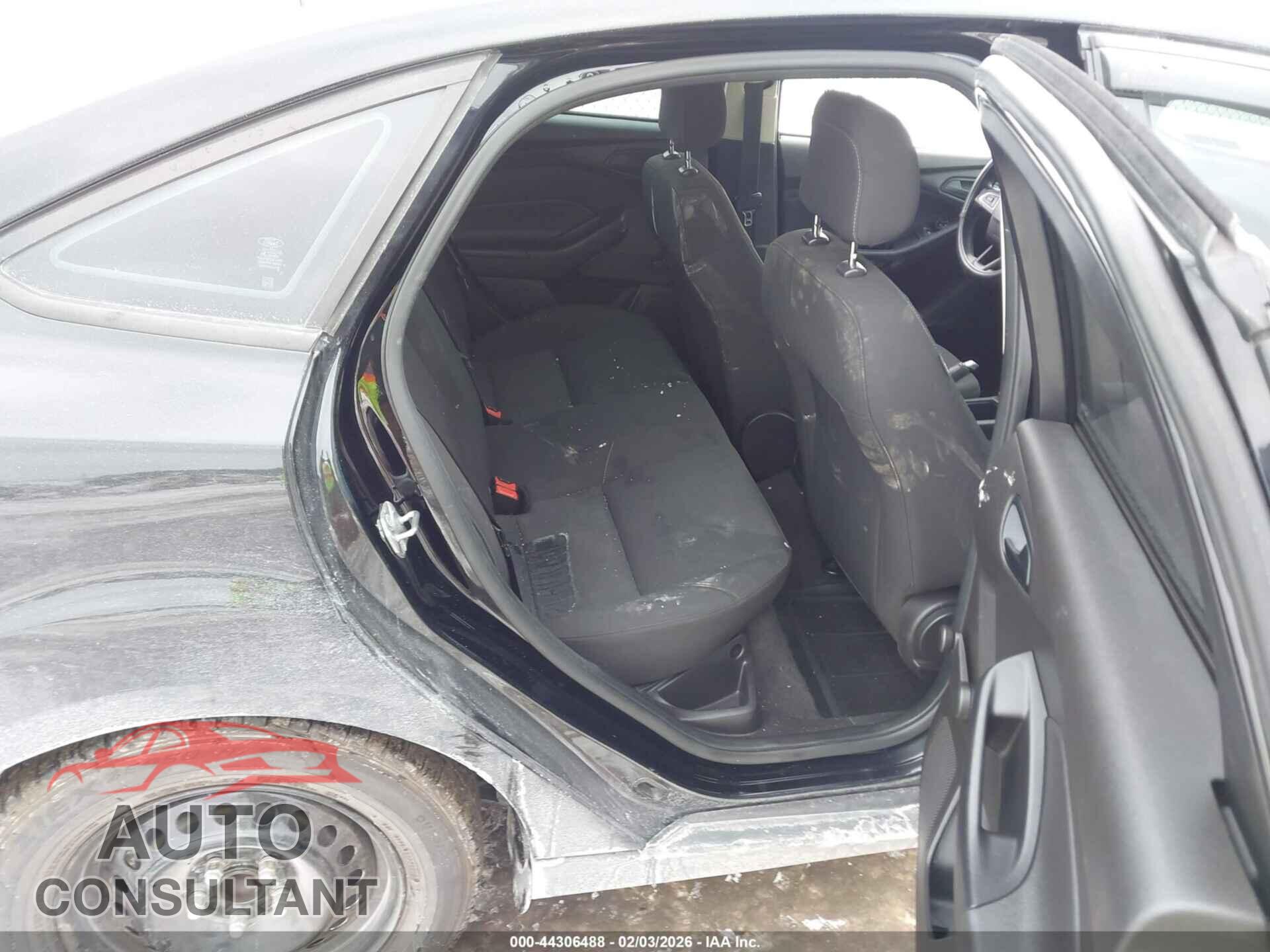 FORD FOCUS 2016 - 1FADP3E22GL201549